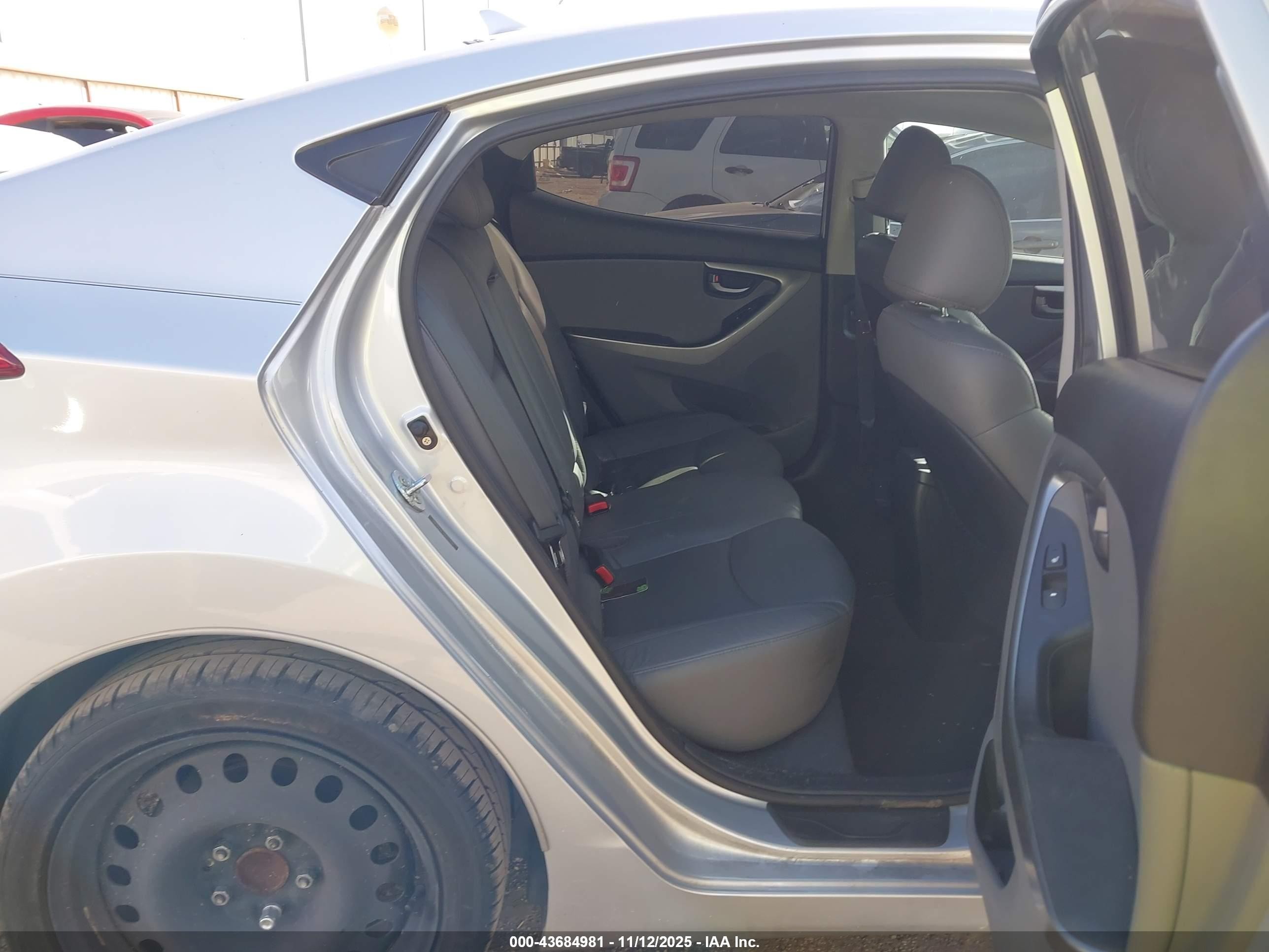 2011 Hyundai Elantra Limited Silver vin: 5NPDH4AE1BH055946