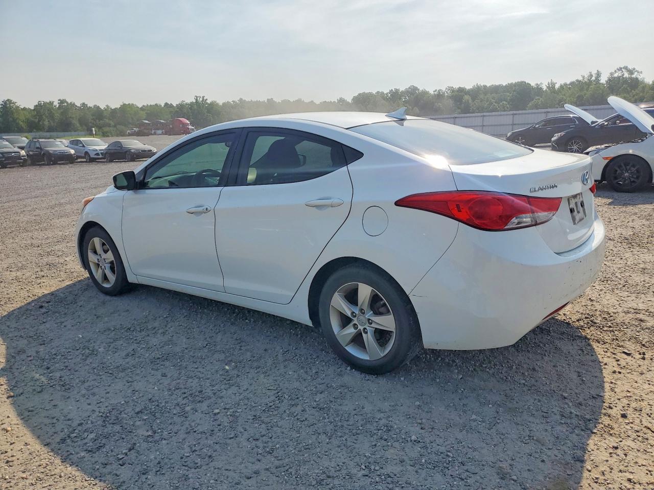 2012 Hyundai Elantra Gls White vin: 5NPDH4AE1CH109022