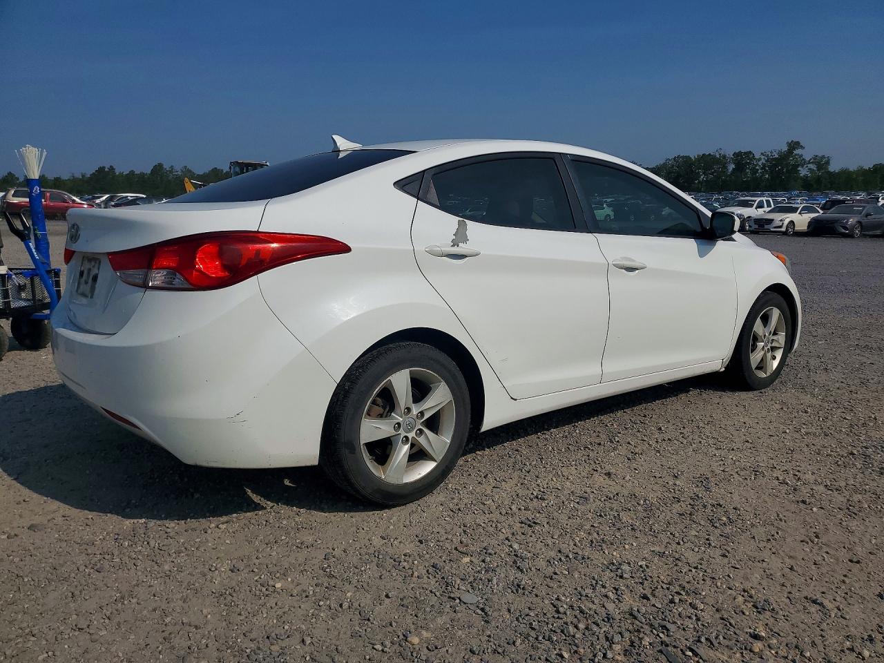 2012 Hyundai Elantra Gls White vin: 5NPDH4AE1CH109022