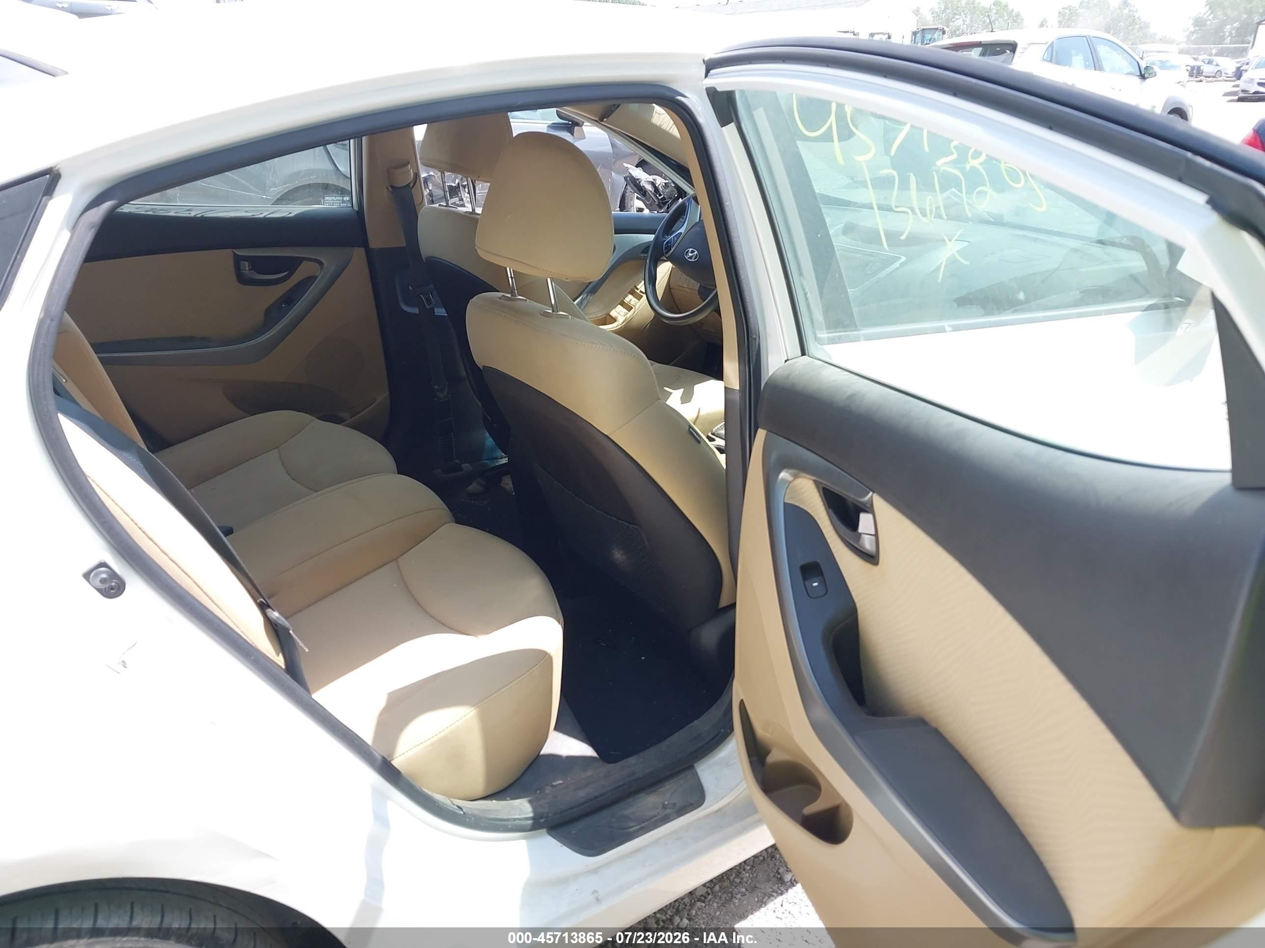 2012 Hyundai Elantra Gls White vin: 5NPDH4AE1CH136172