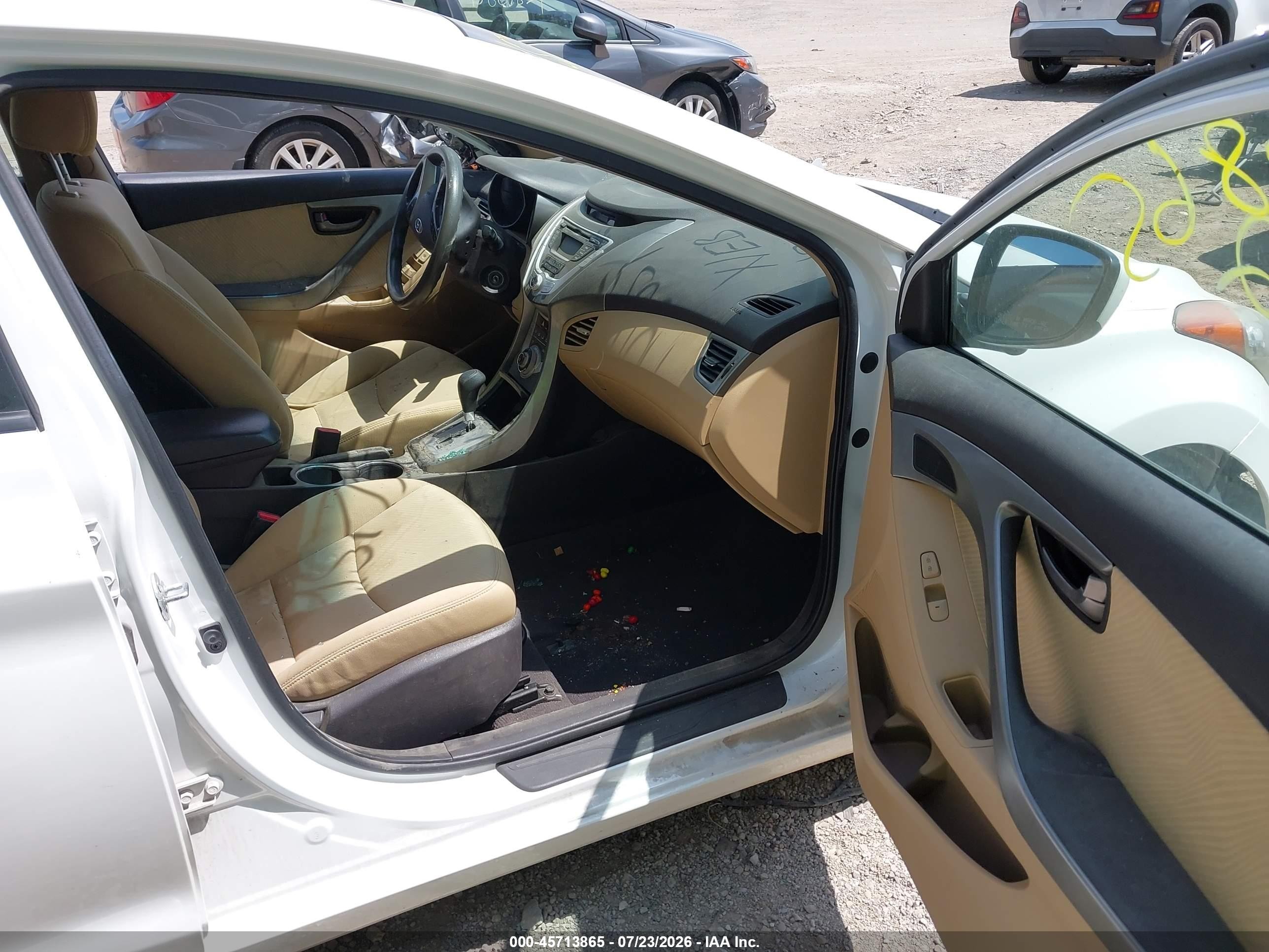 2012 Hyundai Elantra Gls White vin: 5NPDH4AE1CH136172