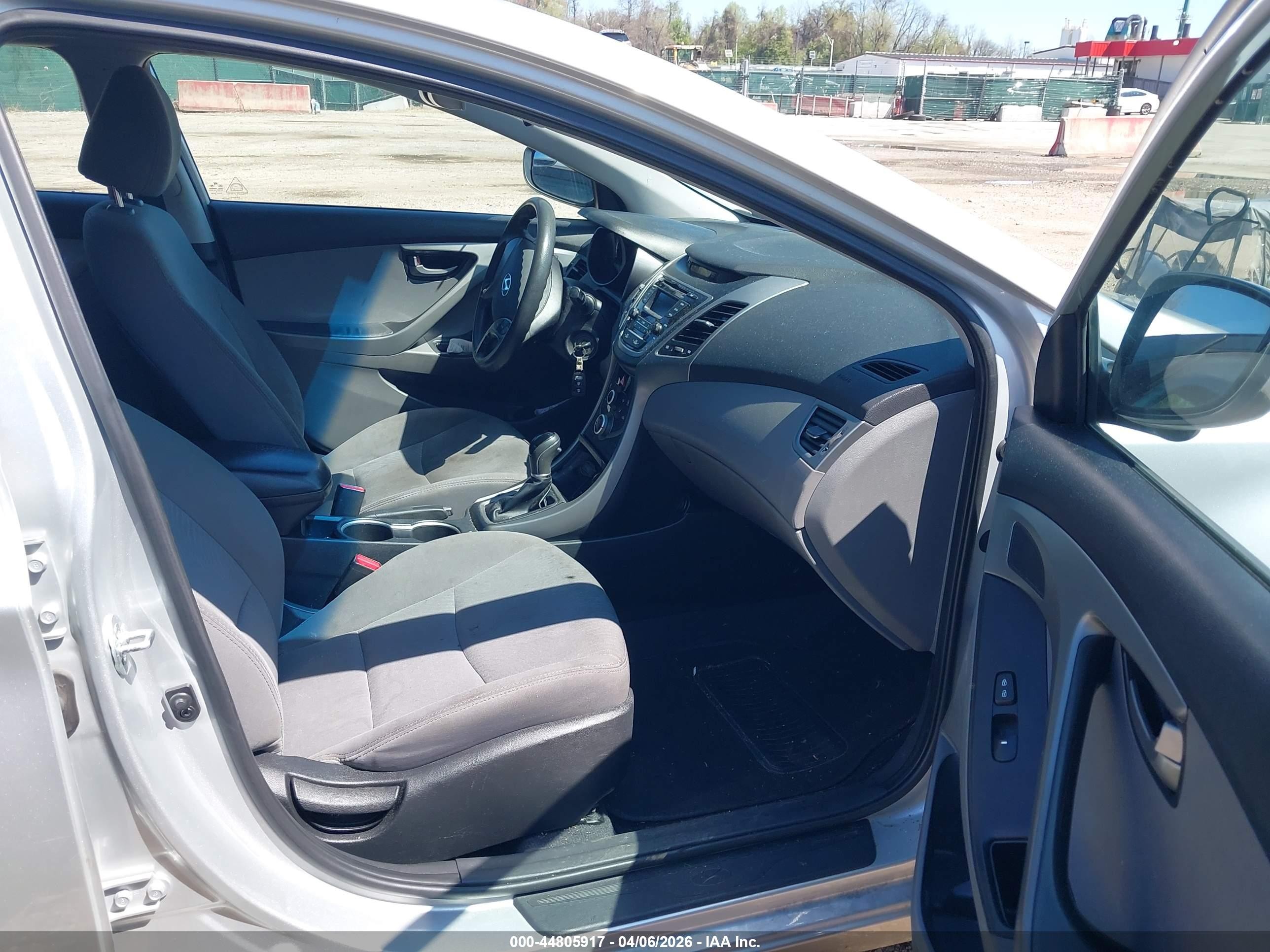 2015 Hyundai Elantra Se Silver vin: 5NPDH4AE1FH559113
