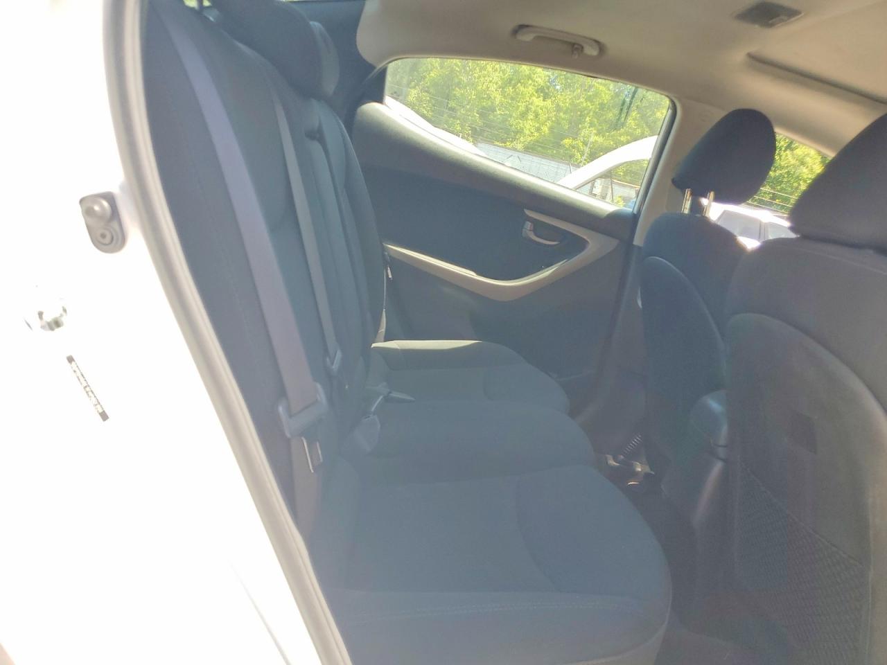 2015 Hyundai Elantra White vin: 5NPDH4AE1FH582391