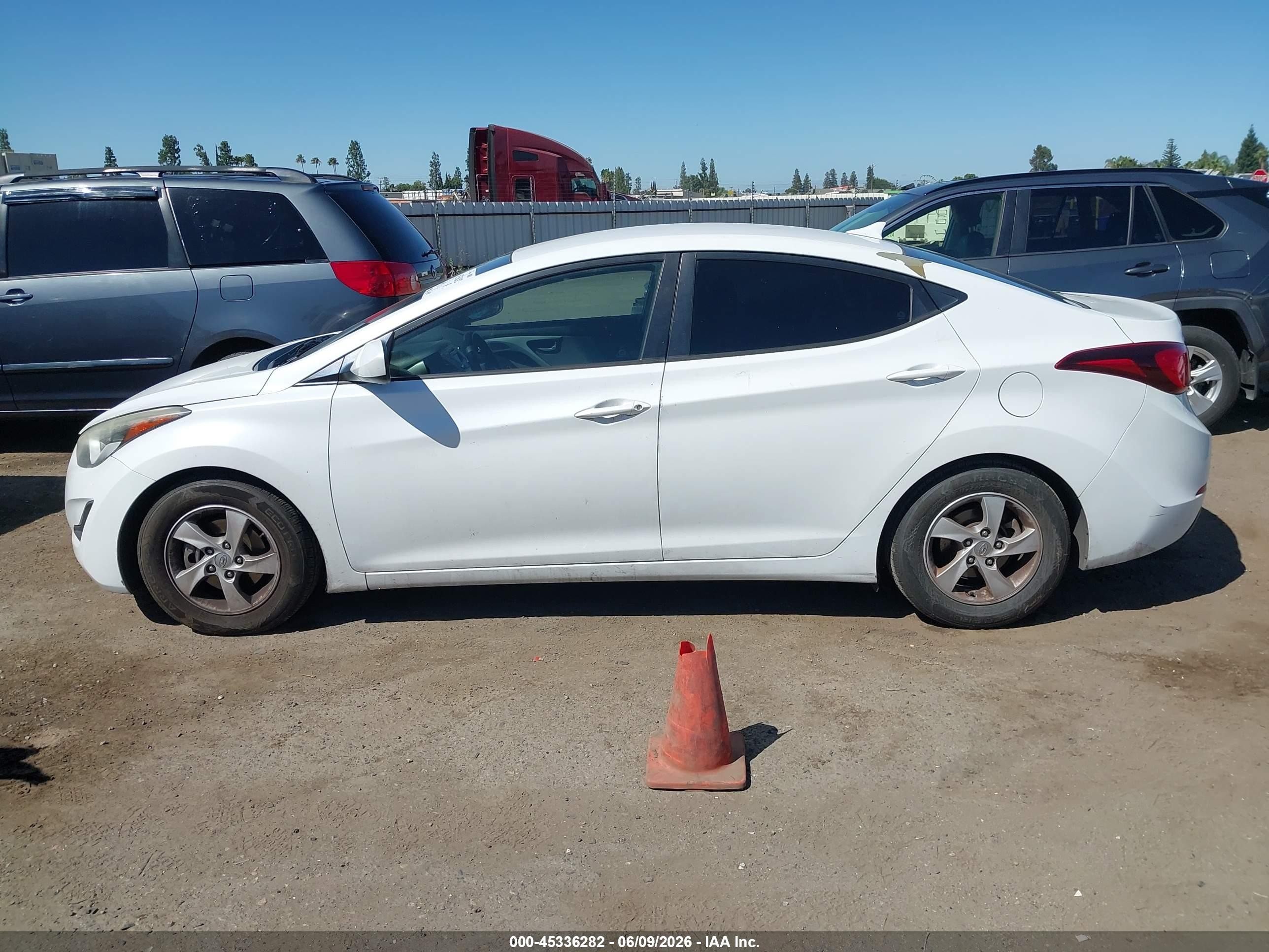 2015 Hyundai Elantra Se White vin: 5NPDH4AE1FH622890