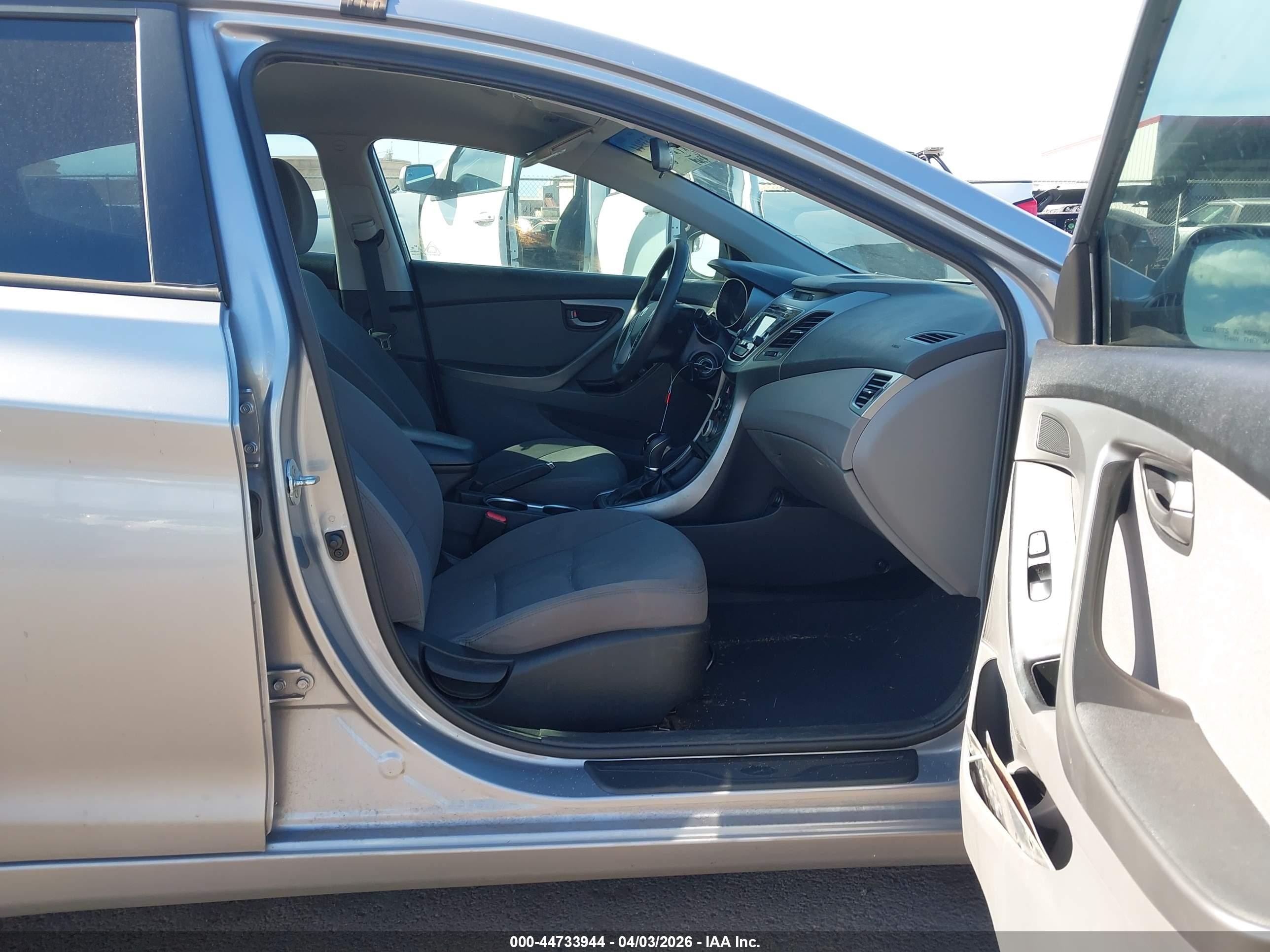 2015 Hyundai Elantra Se Silver vin: 5NPDH4AE1FH640192