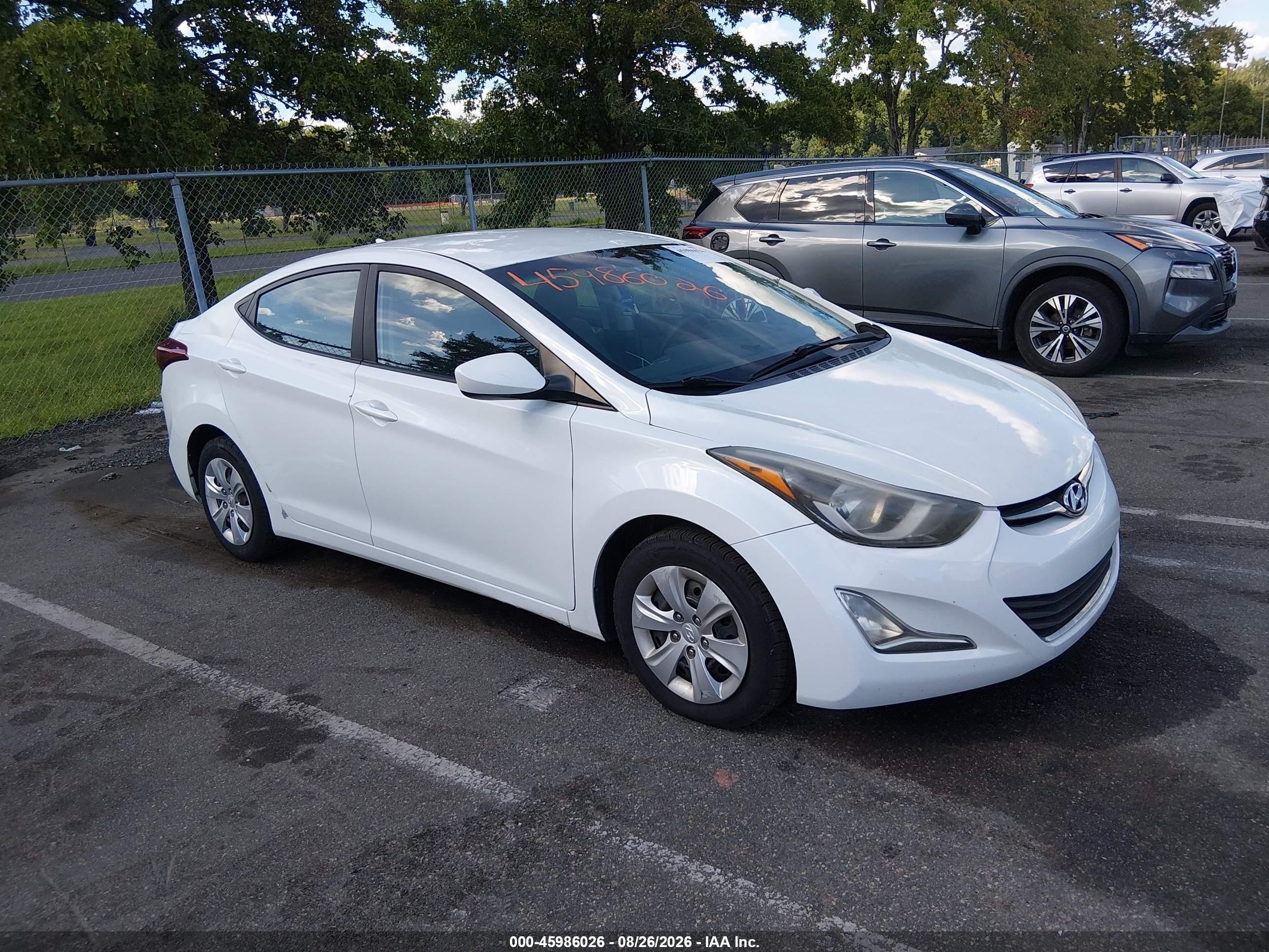 2016 Hyundai Elantra Se White vin: 5NPDH4AE1GH752475