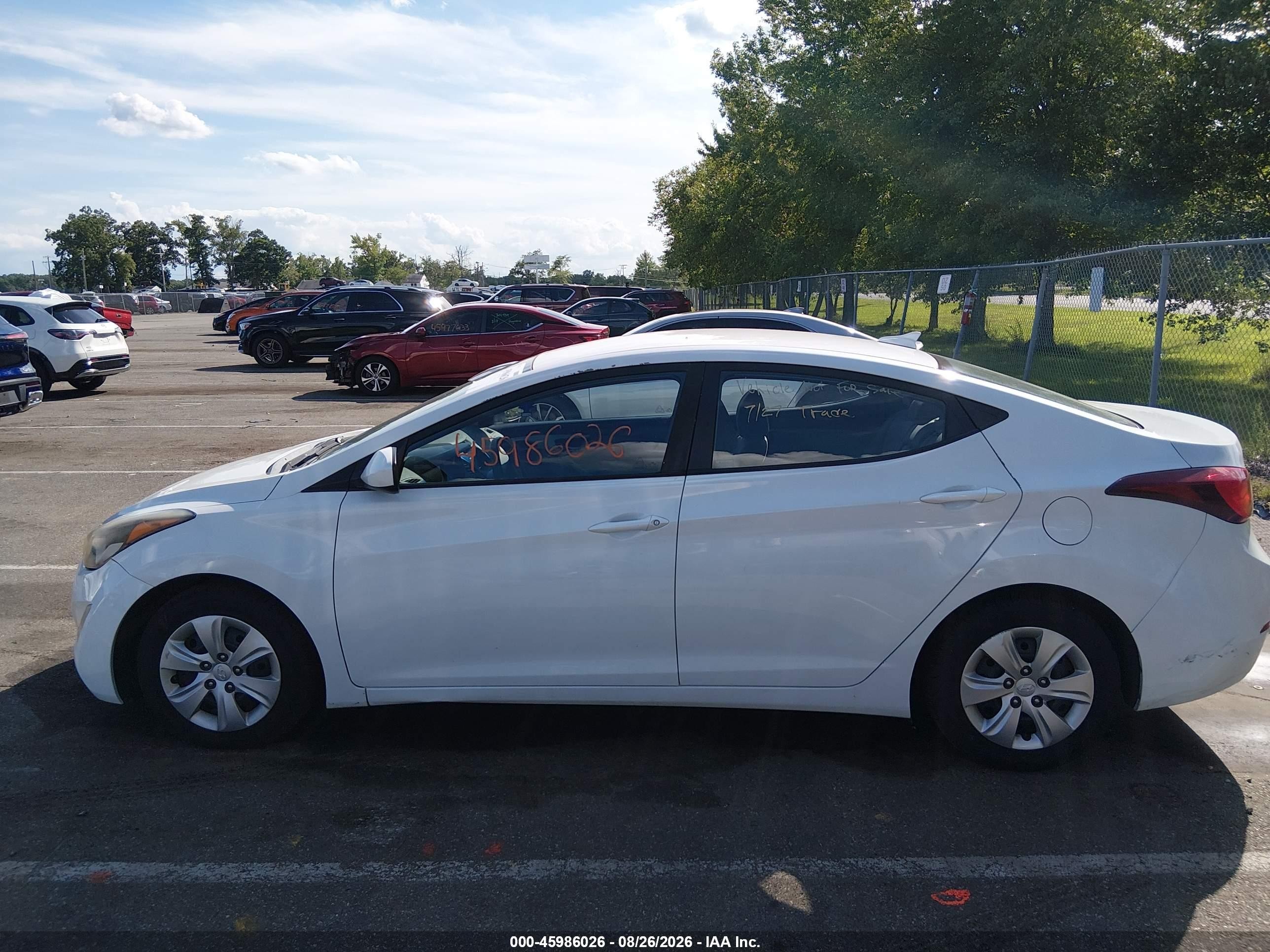 2016 Hyundai Elantra Se White vin: 5NPDH4AE1GH752475