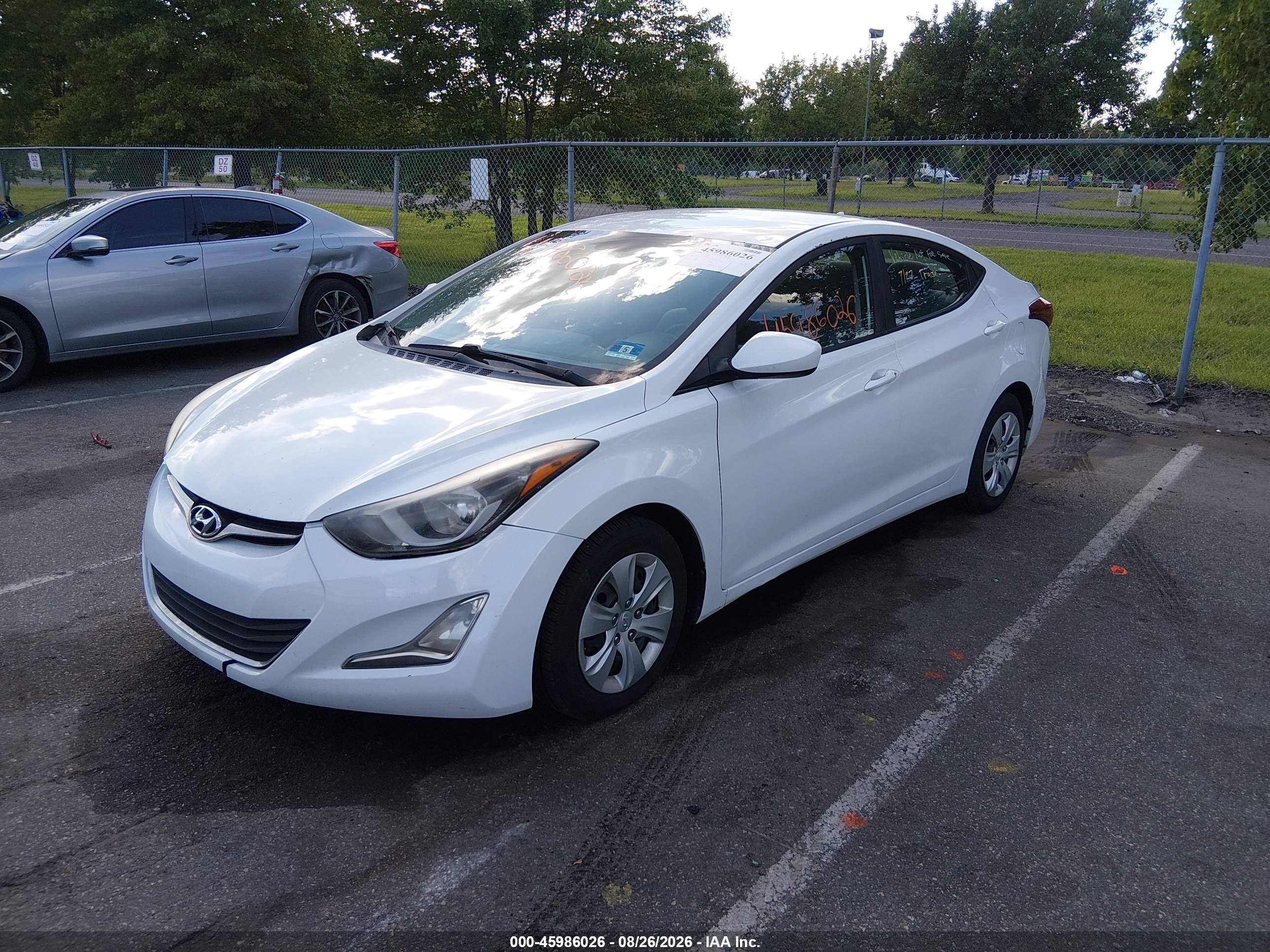 2016 Hyundai Elantra Se White vin: 5NPDH4AE1GH752475