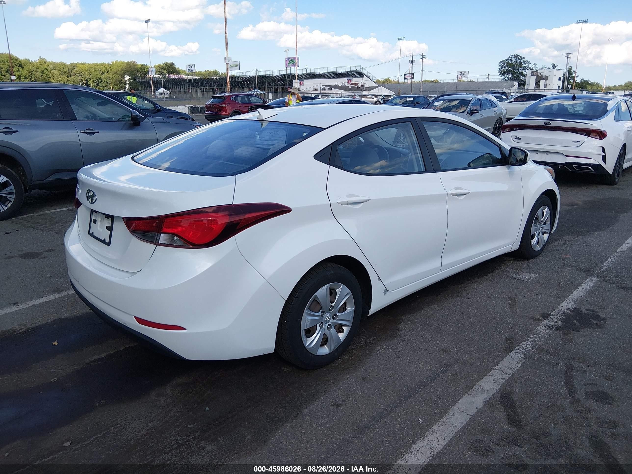 2016 Hyundai Elantra Se White vin: 5NPDH4AE1GH752475