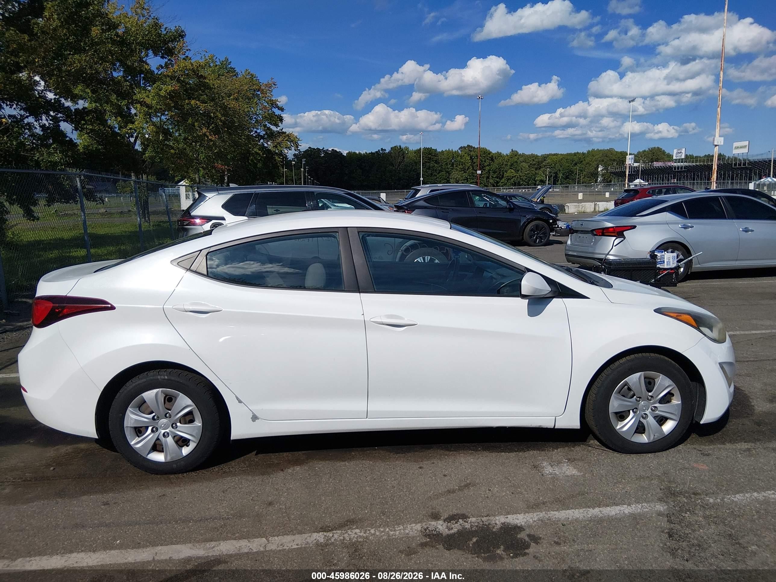 2016 Hyundai Elantra Se White vin: 5NPDH4AE1GH752475