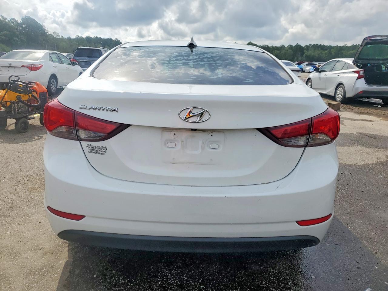 2016 Hyundai Elantra Value Edition White vin: 5NPDH4AE1GH769342