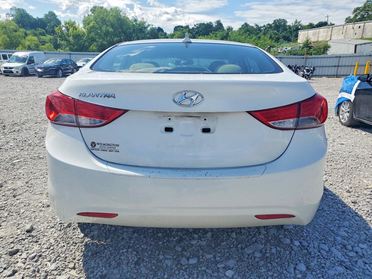 2012 Hyundai Elantra Gls White vin: 5NPDH4AE2CH071137