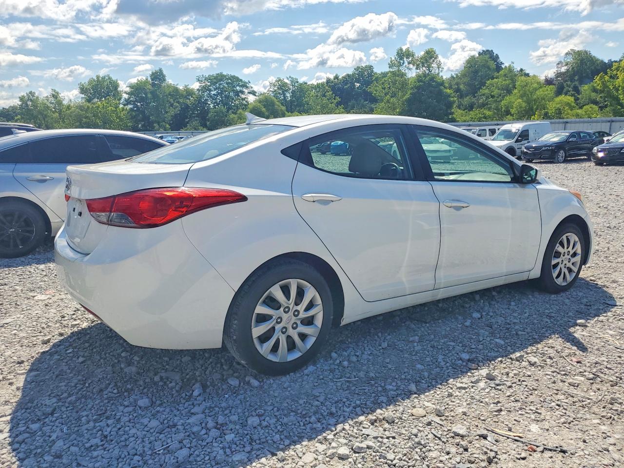 2012 Hyundai Elantra Gls White vin: 5NPDH4AE2CH071137