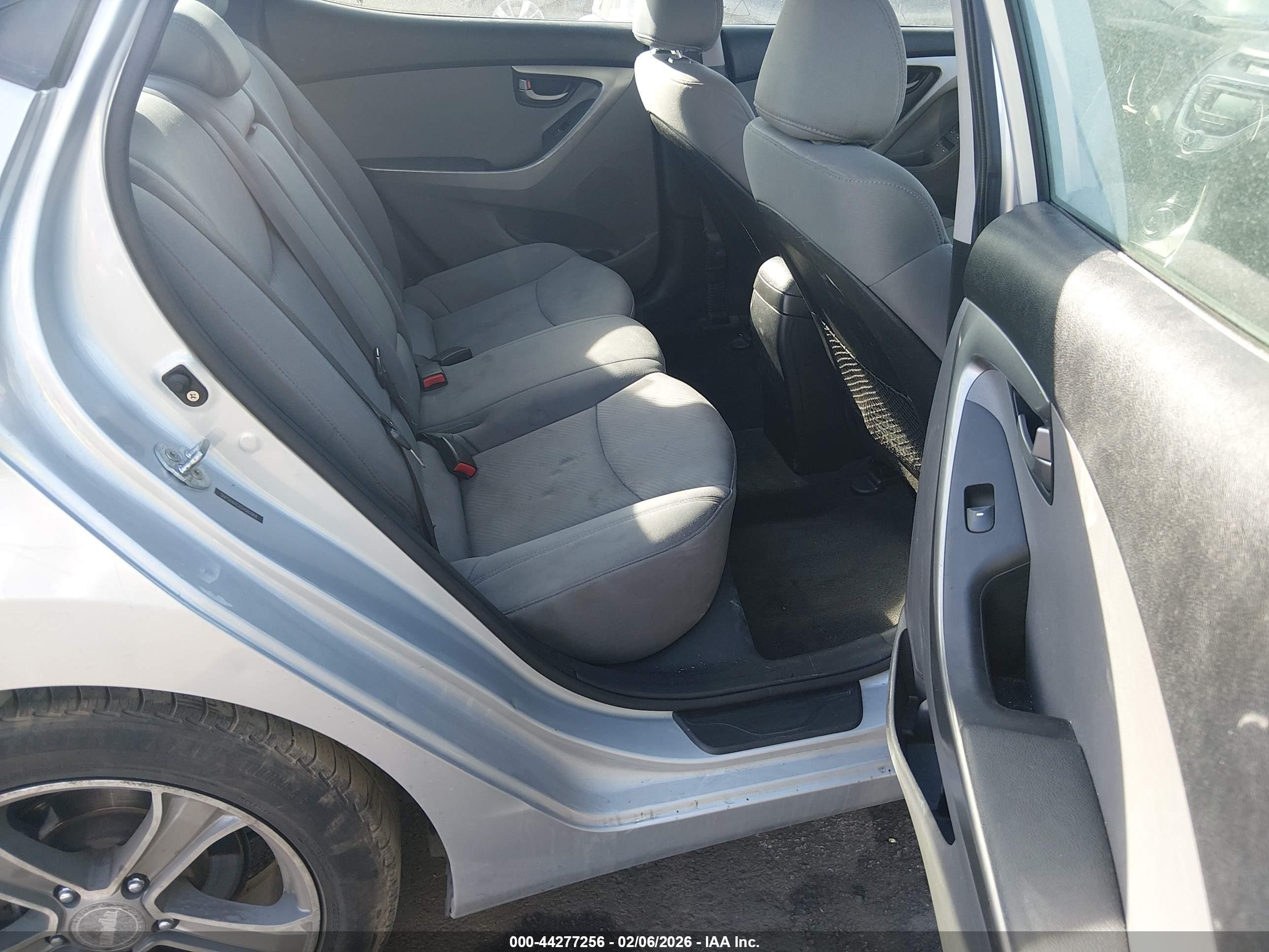 2012 Hyundai Elantra Gls Silver vin: 5NPDH4AE2CH080968