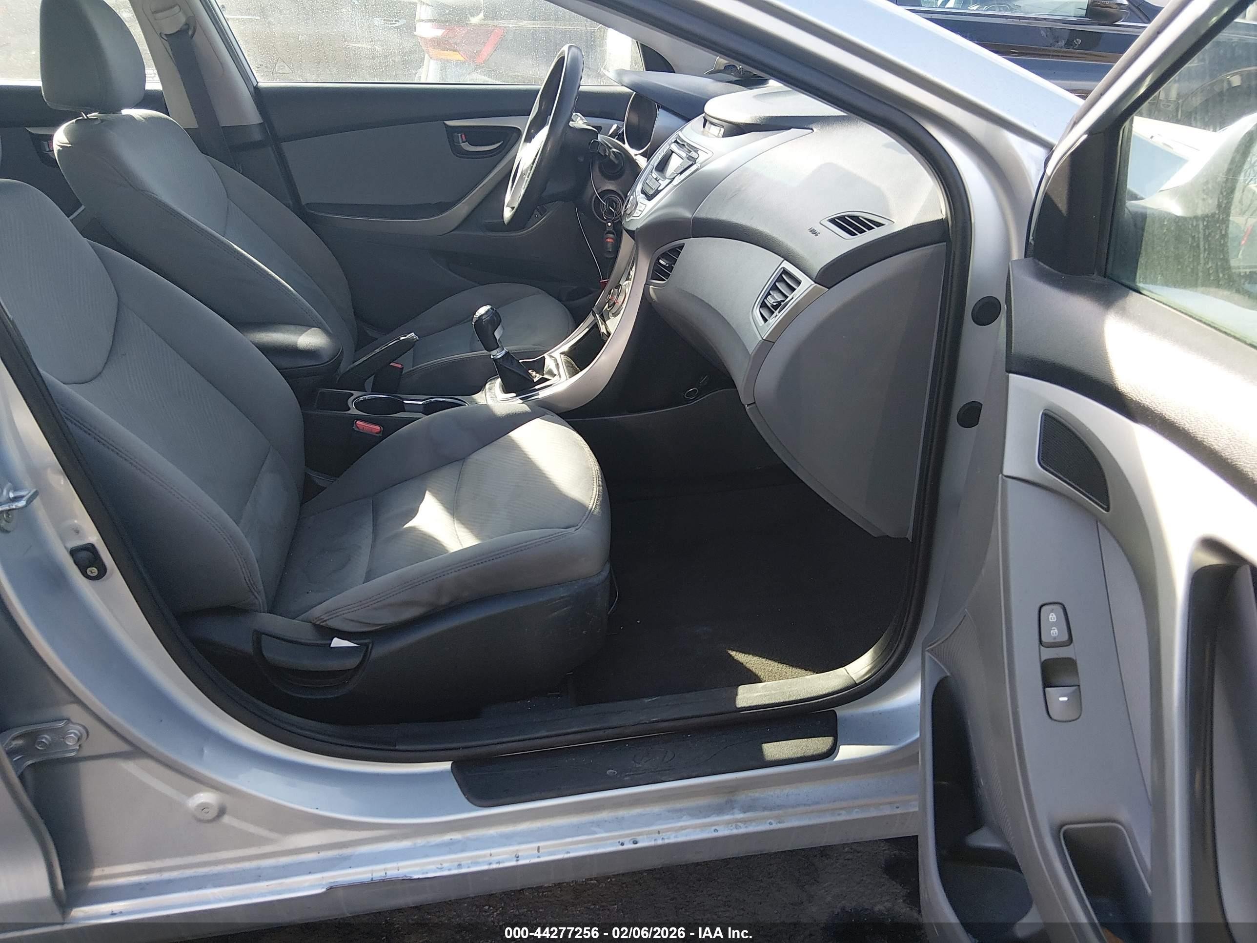 2012 Hyundai Elantra Gls Silver vin: 5NPDH4AE2CH080968