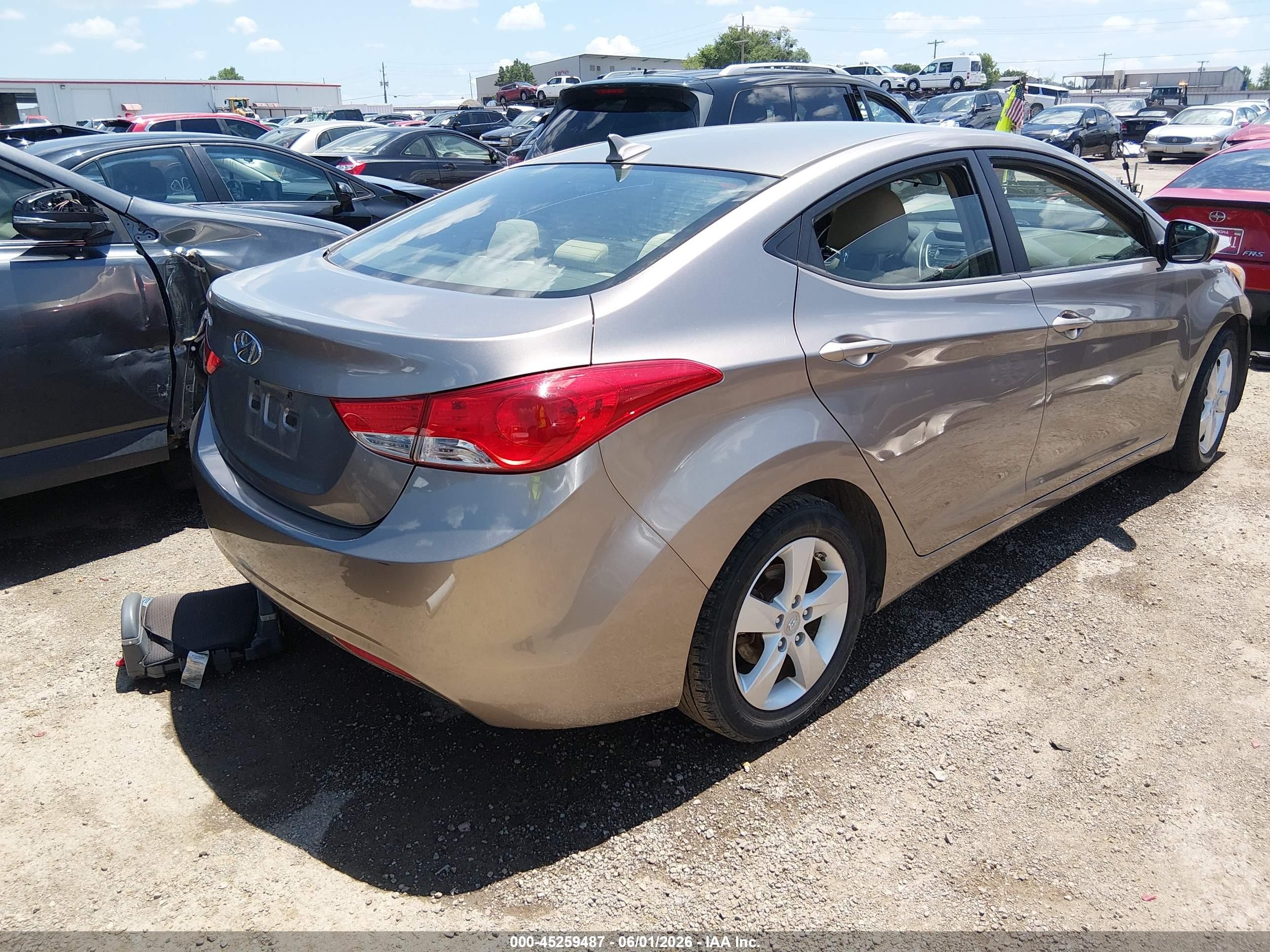 2013 Hyundai Elantra Gls Коричневый vin: 5NPDH4AE2DH213827
