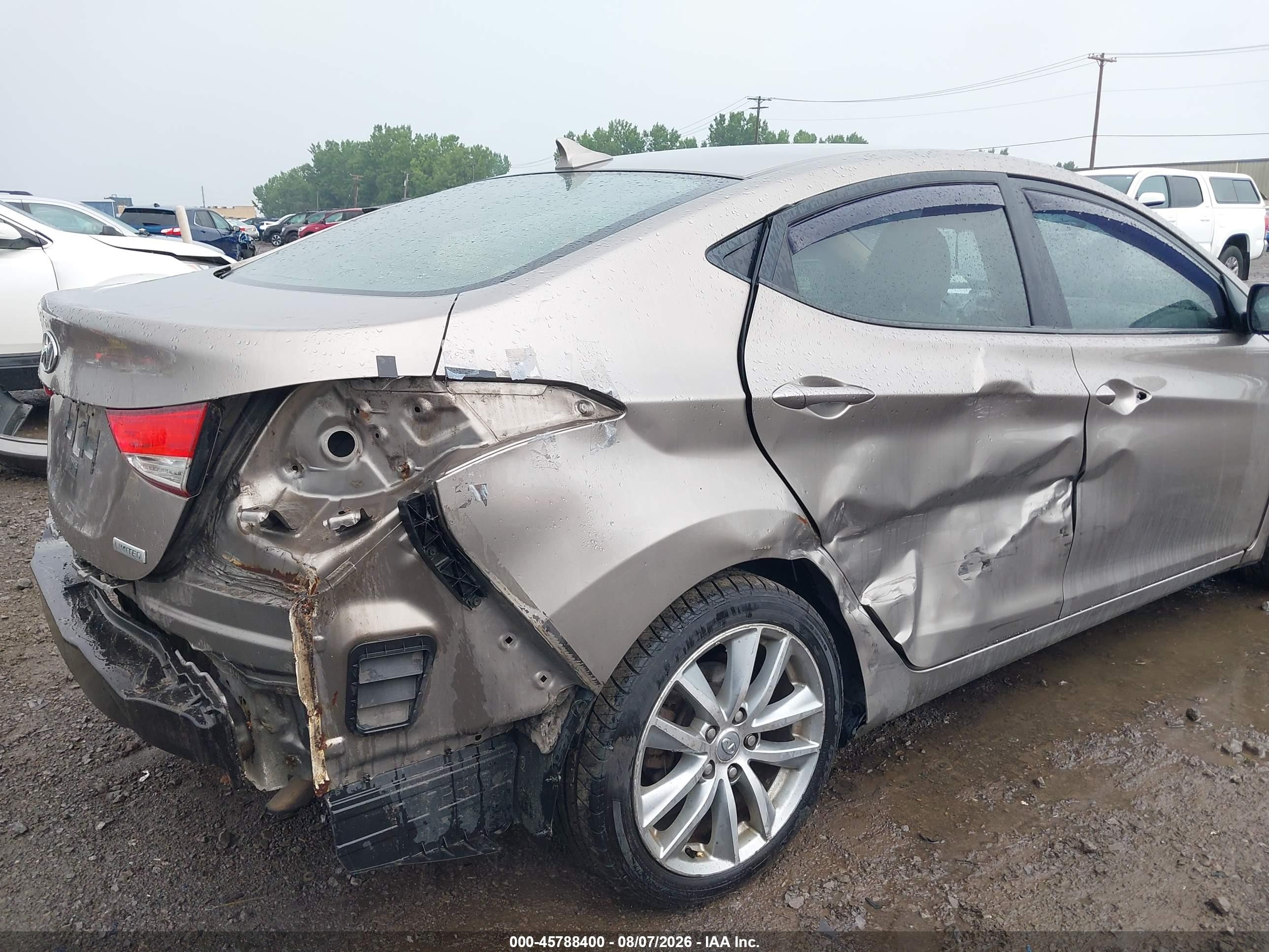 2013 Hyundai Elantra Limited Beige vin: 5NPDH4AE2DH227615