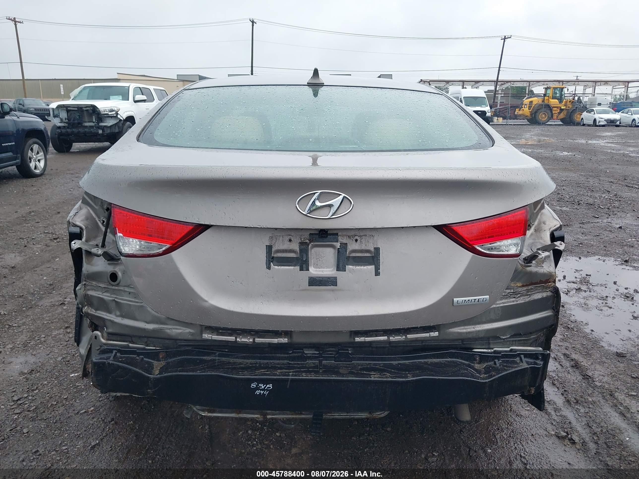 2013 Hyundai Elantra Limited Beige vin: 5NPDH4AE2DH227615