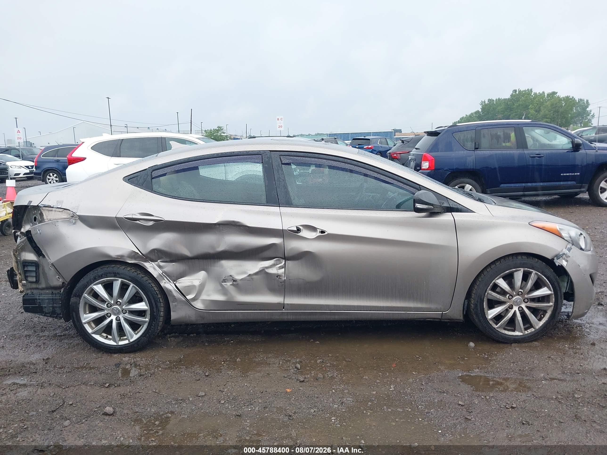 2013 Hyundai Elantra Limited Beige vin: 5NPDH4AE2DH227615