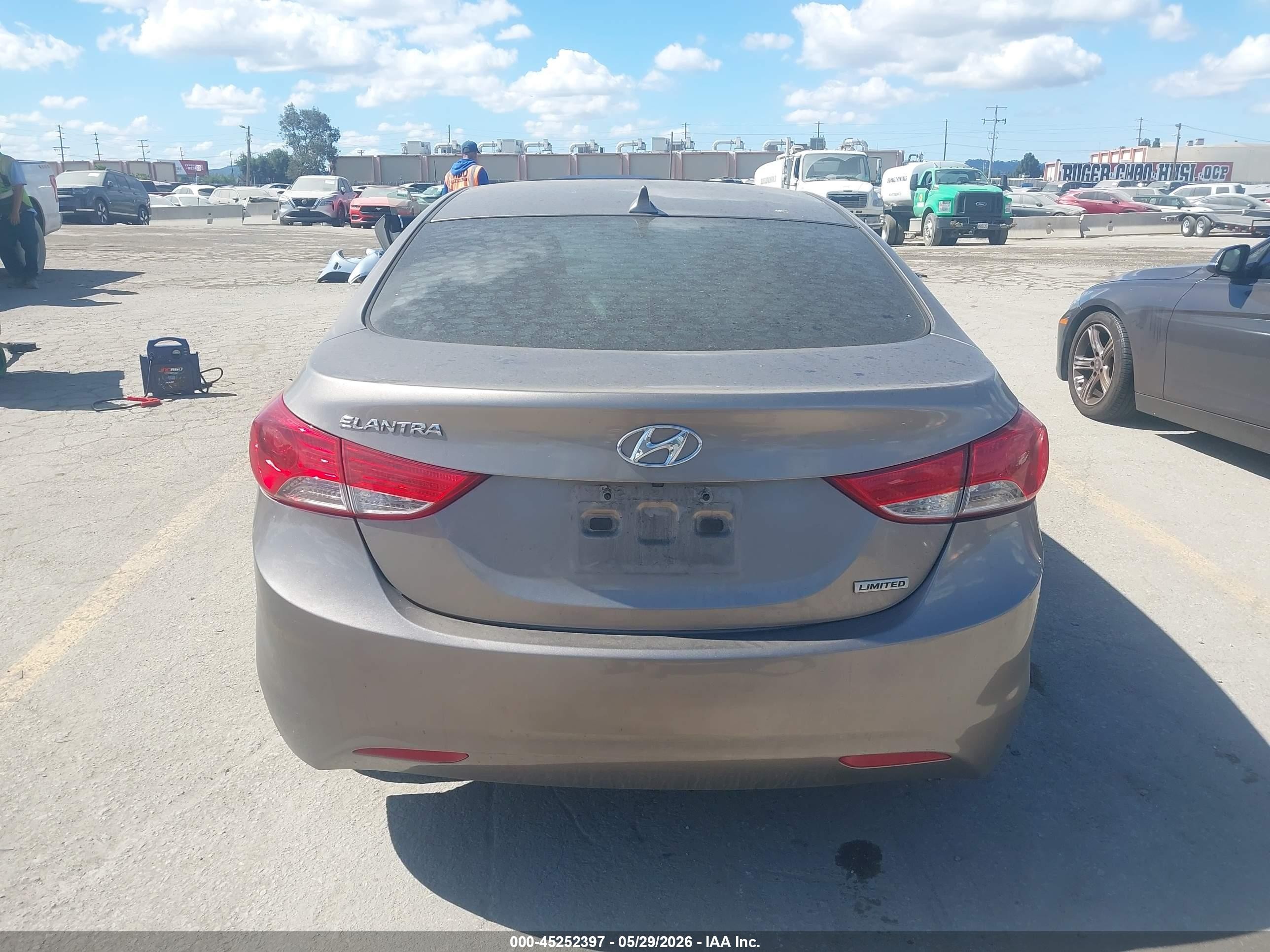 2013 Hyundai Elantra Limited Gold vin: 5NPDH4AE2DH236587