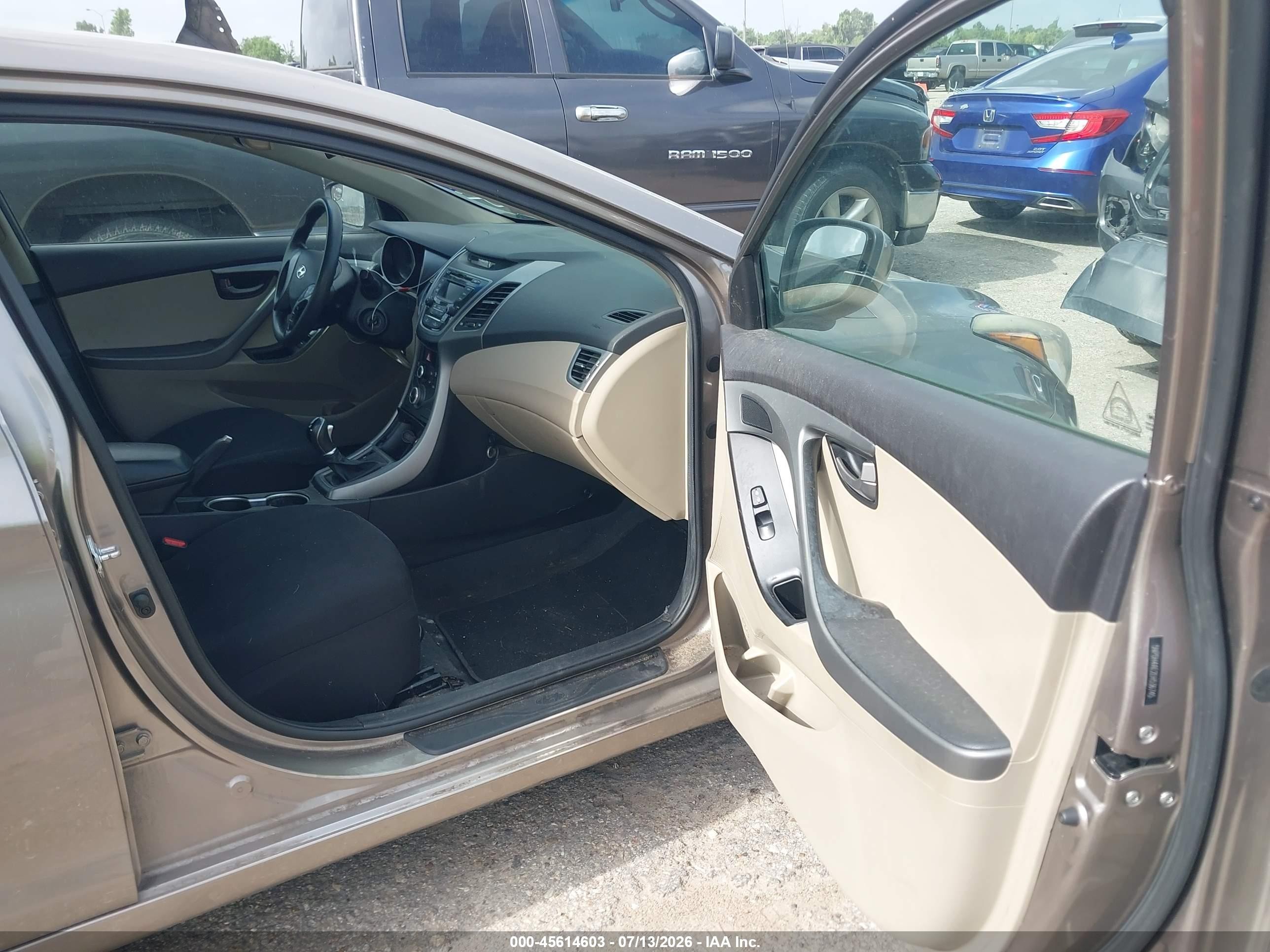 2014 Hyundai Elantra Se Beige vin: 5NPDH4AE2EH536745