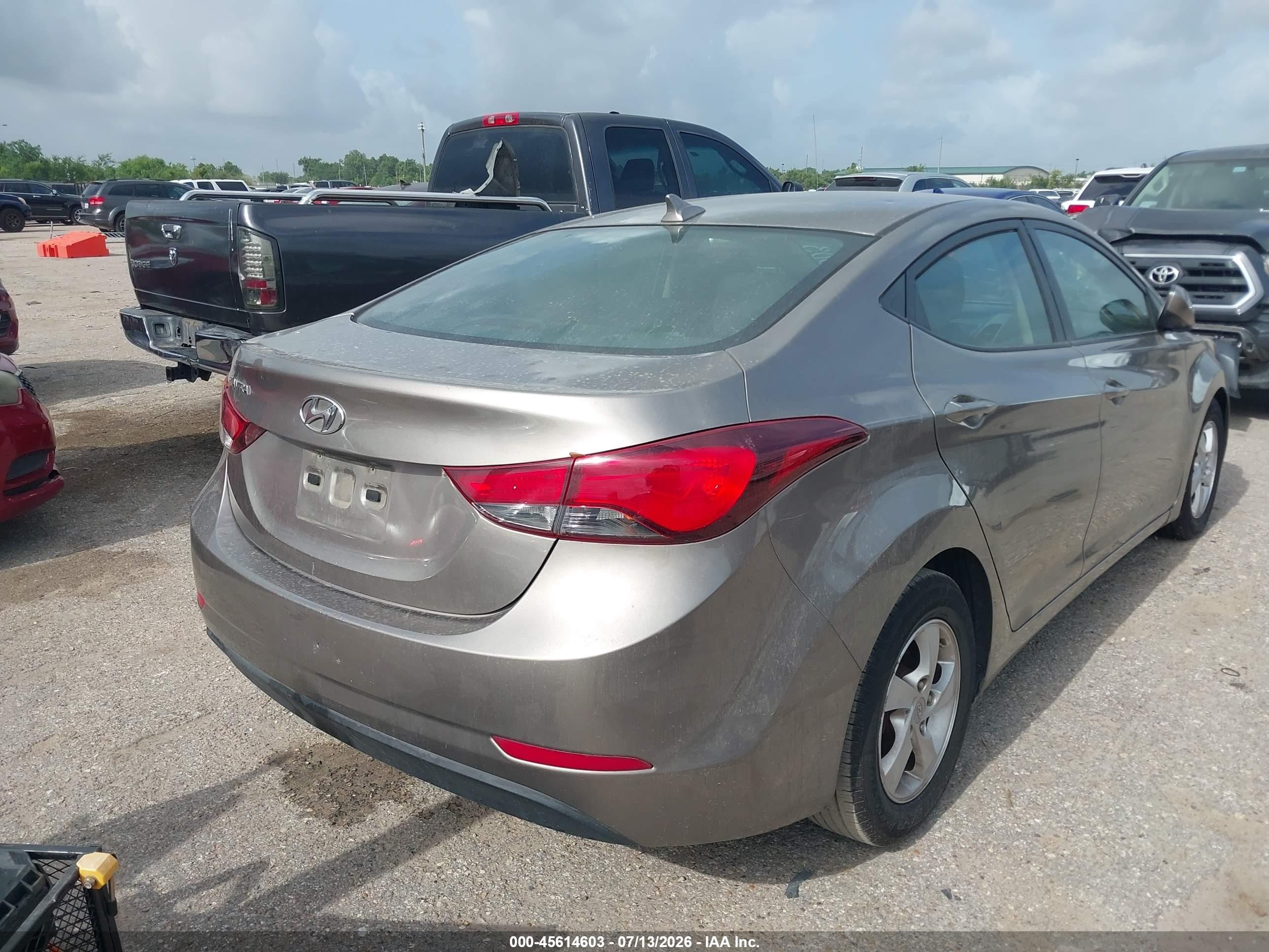 2014 Hyundai Elantra Se Beige vin: 5NPDH4AE2EH536745