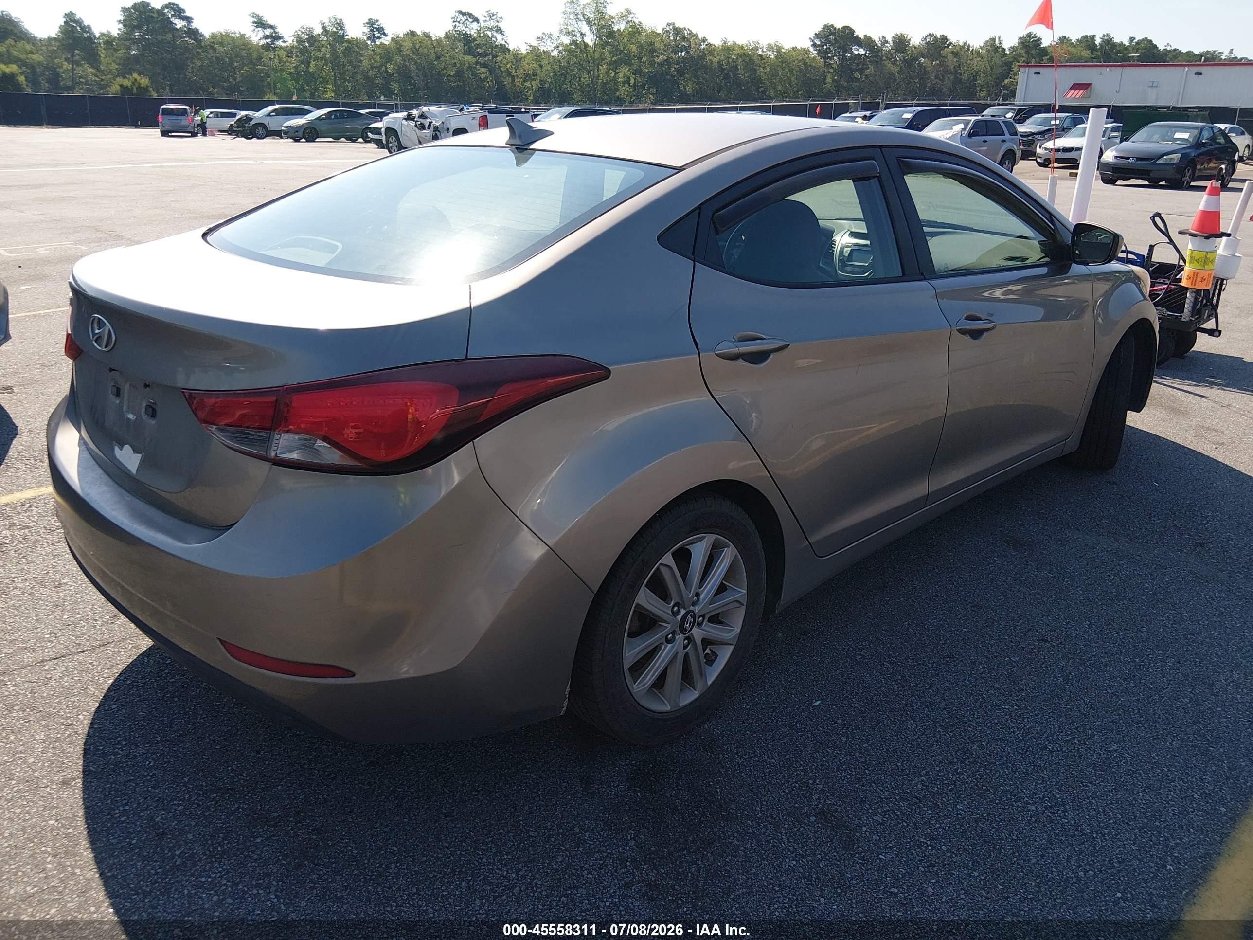 2015 Hyundai Elantra Se Brown vin: 5NPDH4AE2FH561081