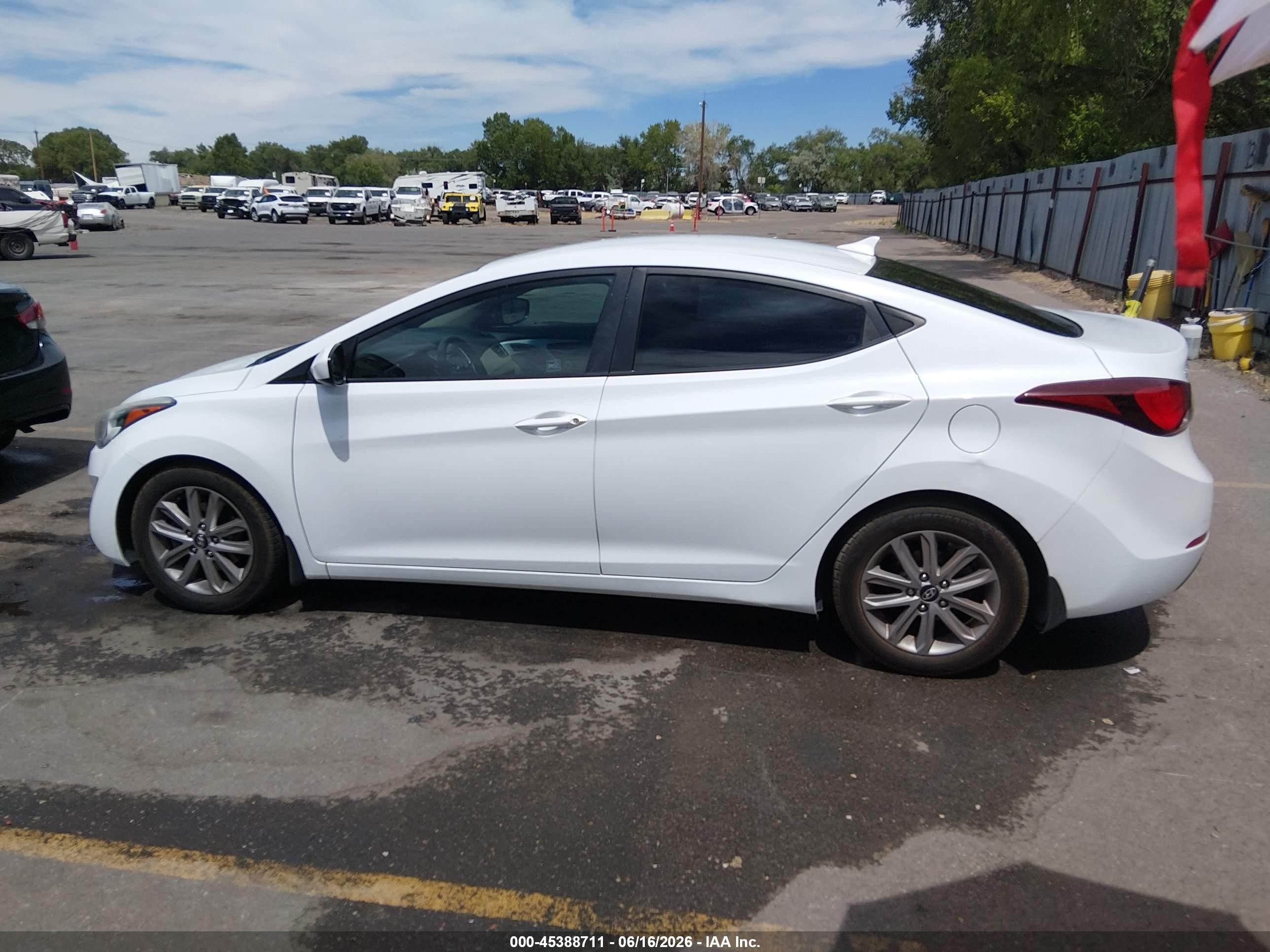 2015 Hyundai Elantra Se White vin: 5NPDH4AE2FH588894