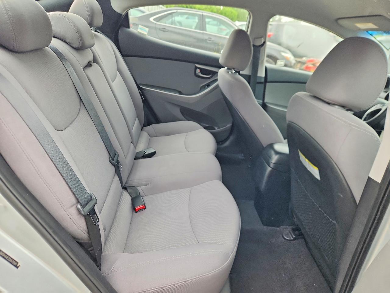 2016 Hyundai Elantra Se Silver vin: 5NPDH4AE2GH678581