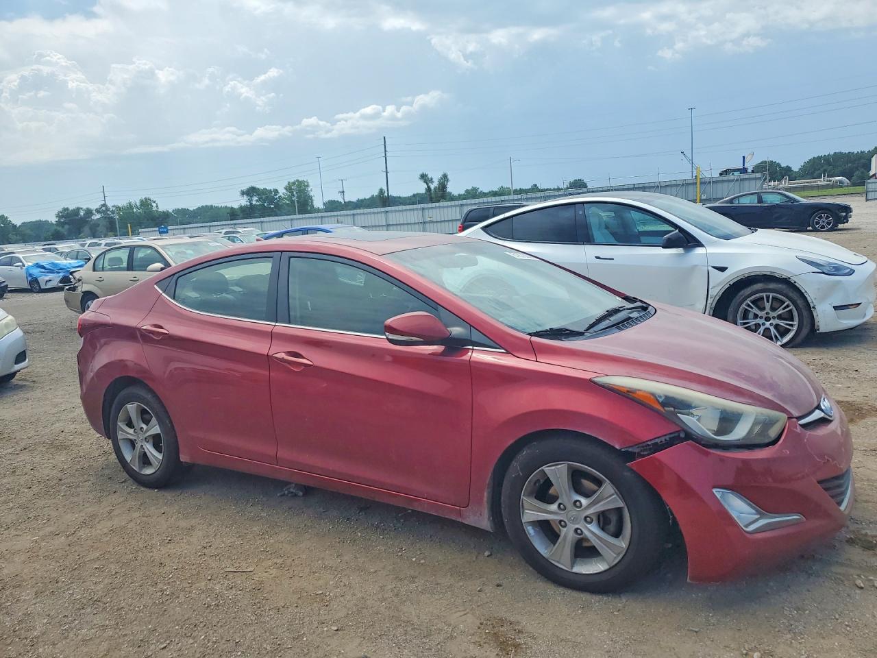 2016 Hyundai Elantra Value Edition Красный vin: 5NPDH4AE2GH711966