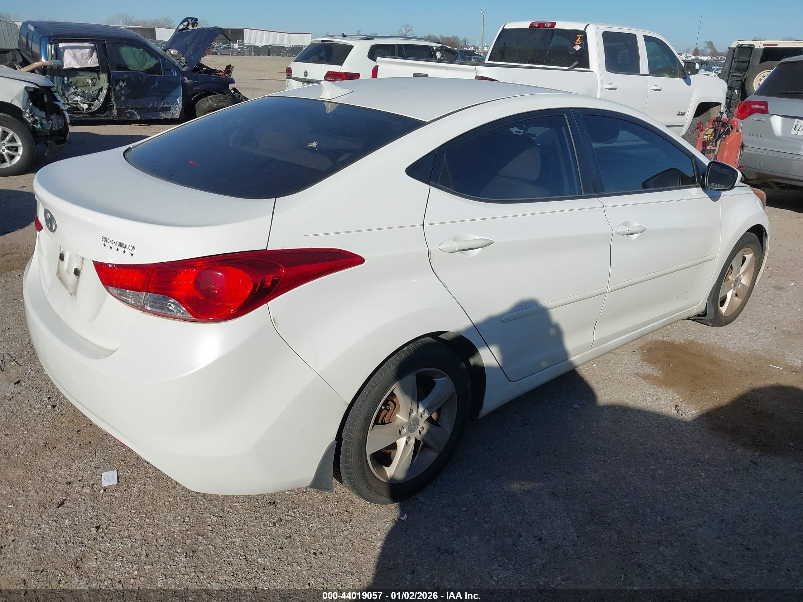 2012 Hyundai Elantra Gls White vin: 5NPDH4AE3CH073253