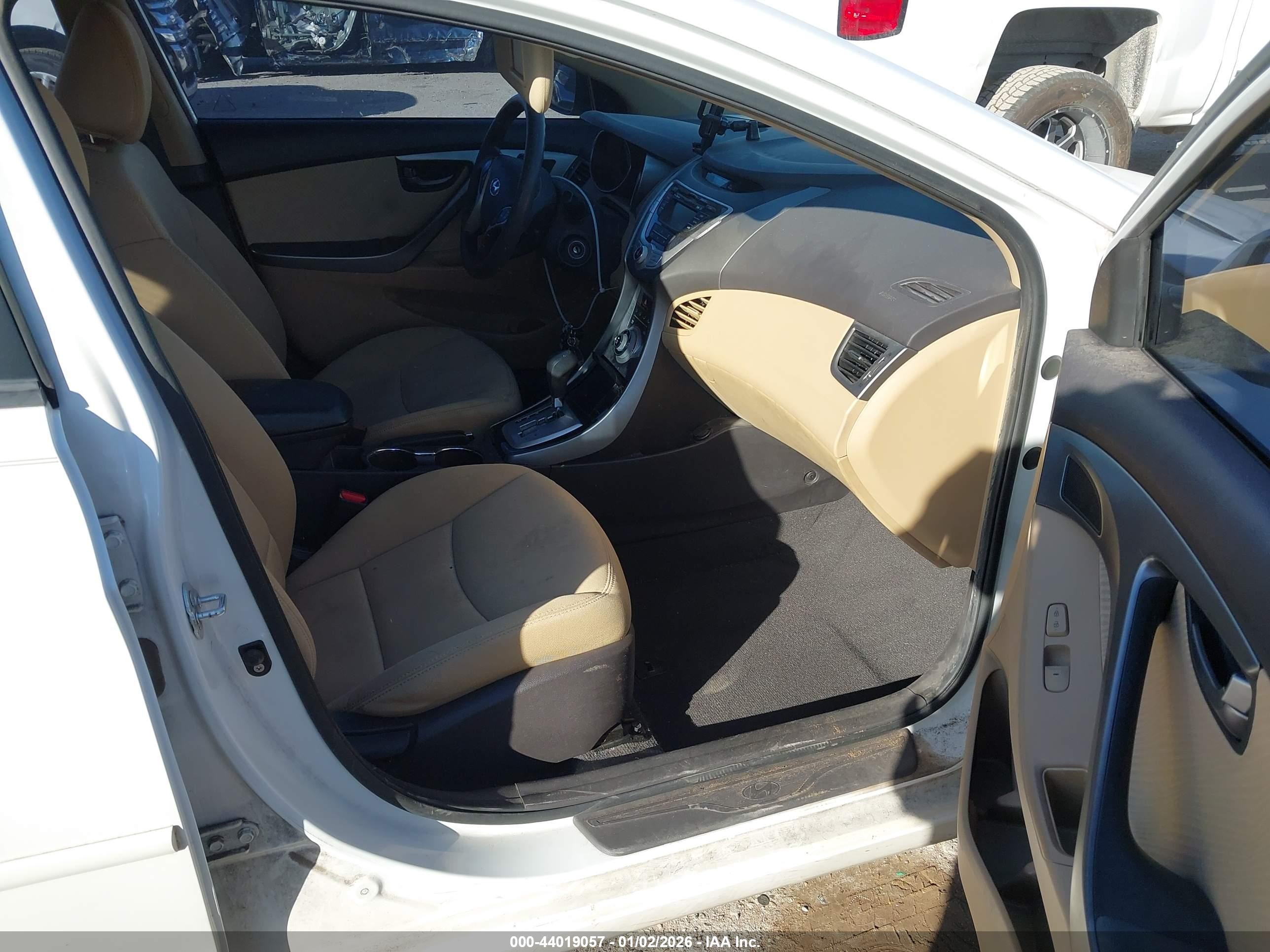 2012 Hyundai Elantra Gls White vin: 5NPDH4AE3CH073253