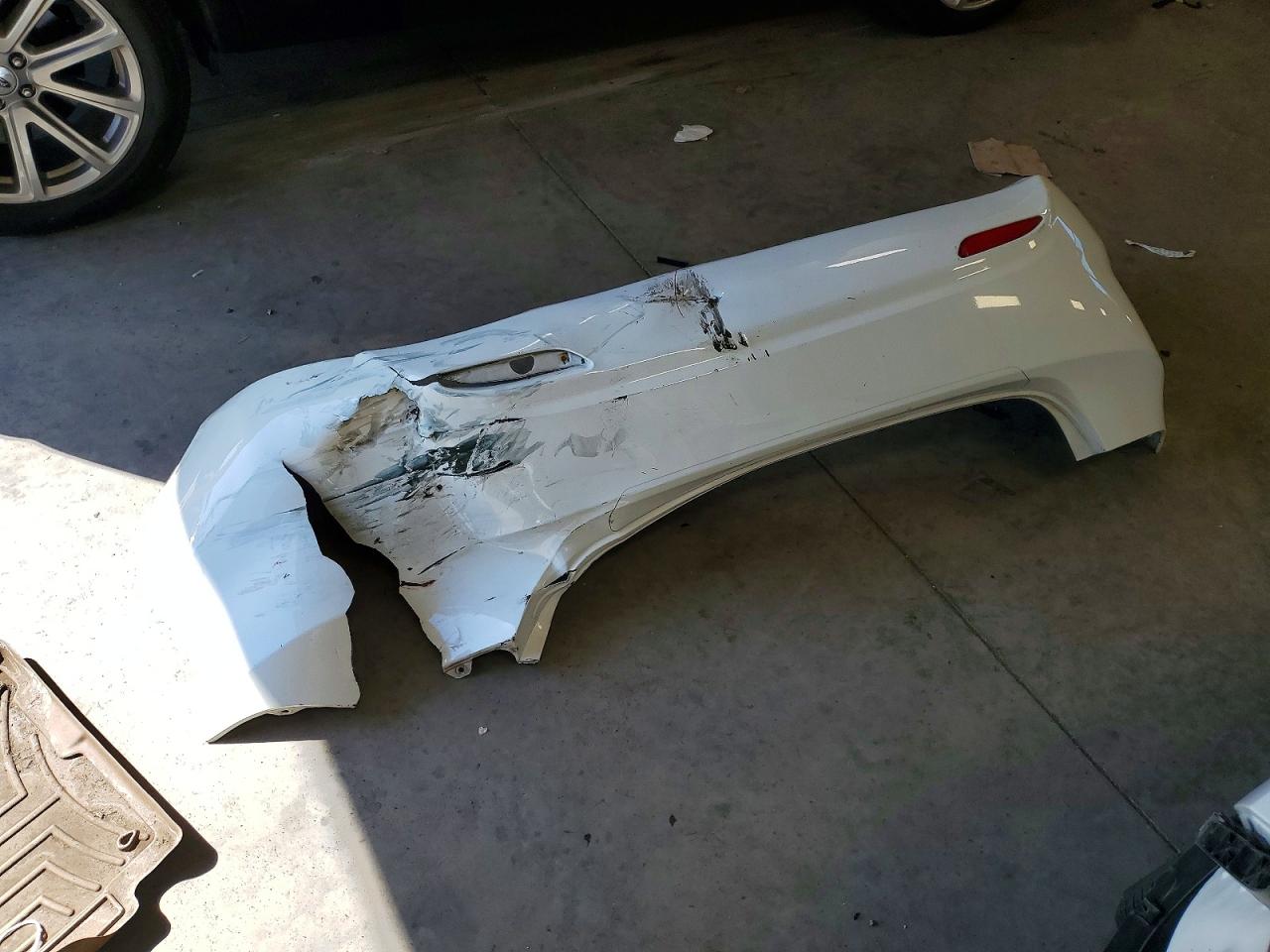 2012 Hyundai Elantra Gls White vin: 5NPDH4AE3CH126307
