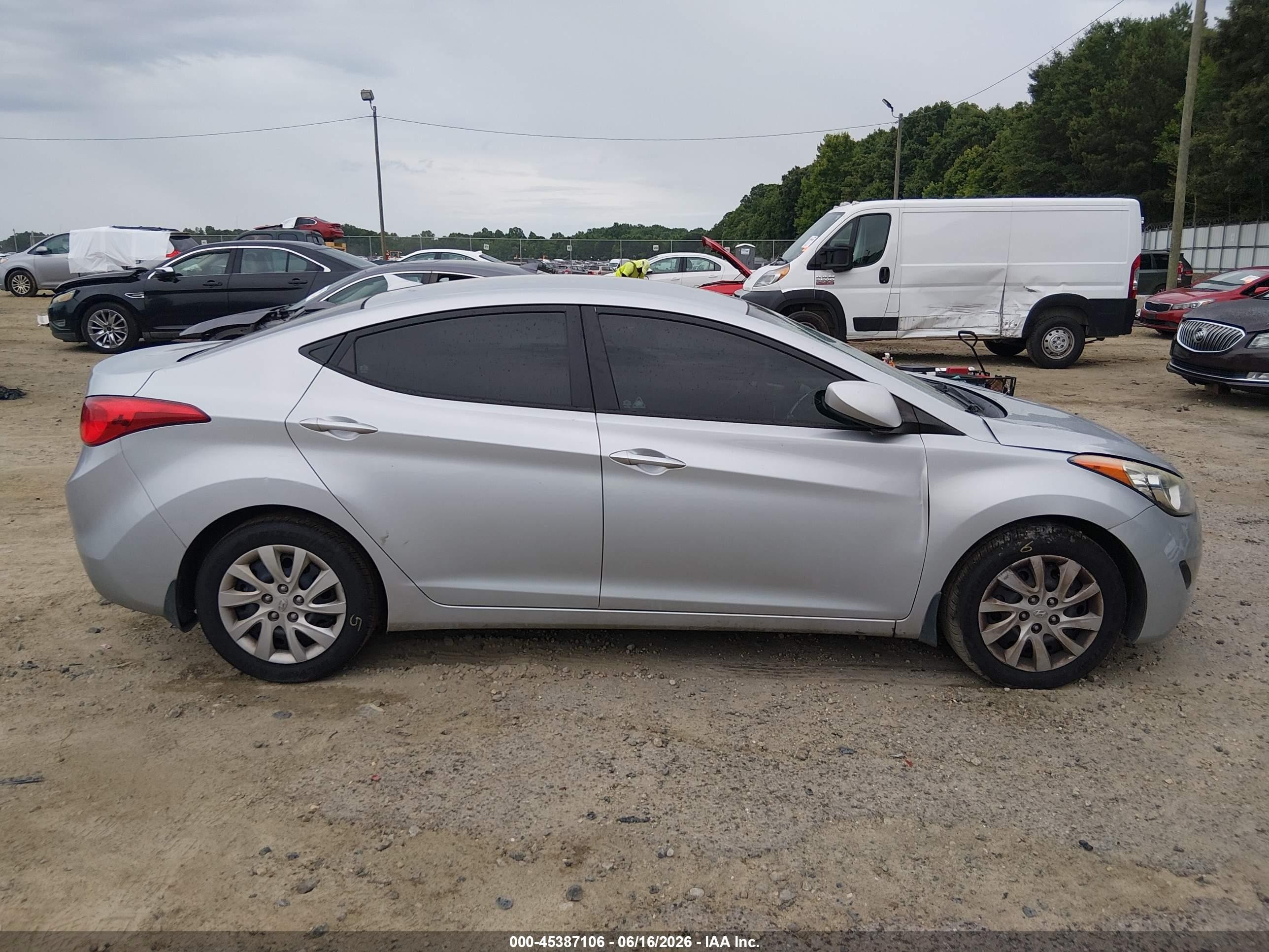 2012 Hyundai Elantra Gls Silver vin: 5NPDH4AE3CH138179