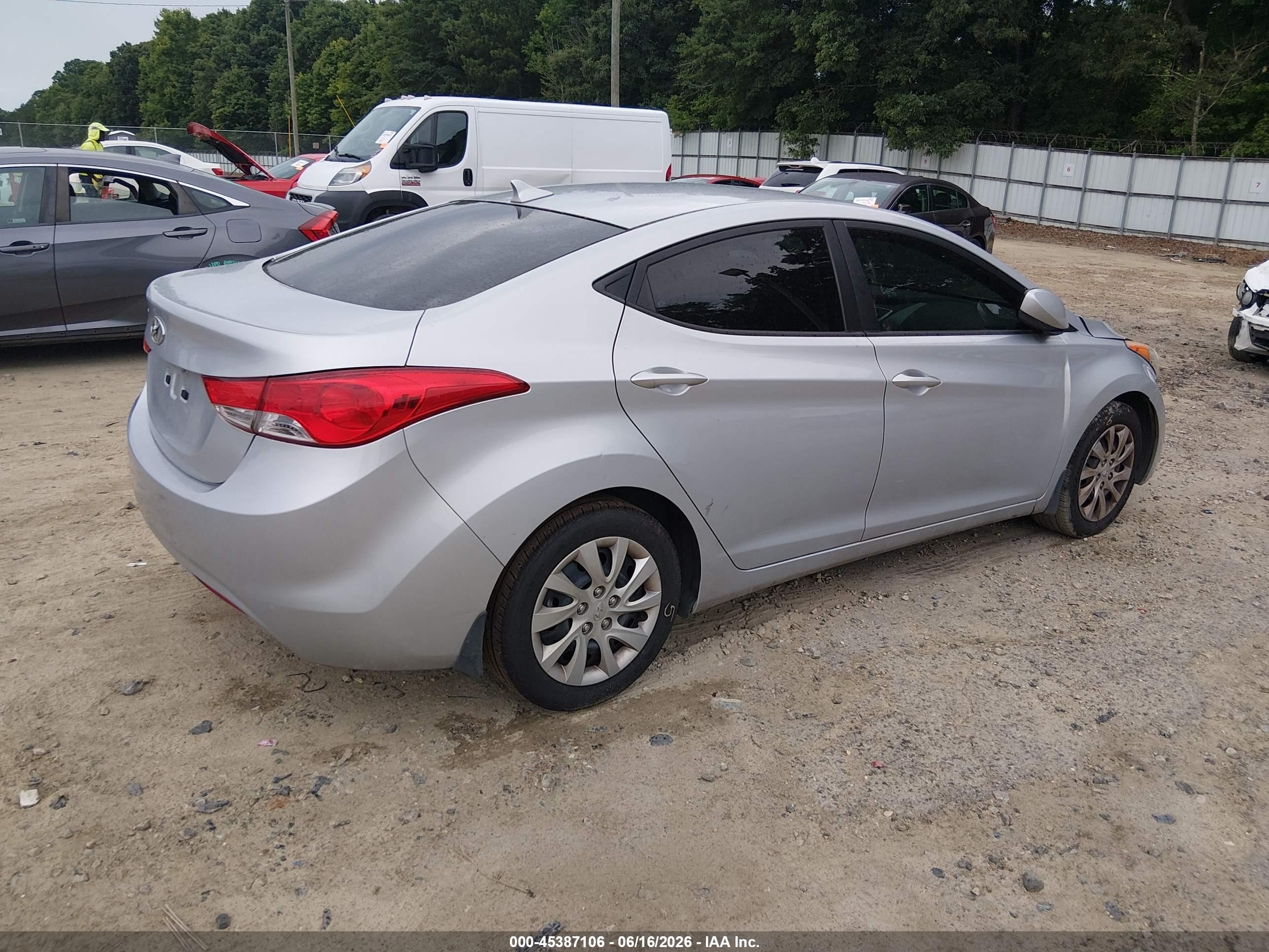 2012 Hyundai Elantra Gls Silver vin: 5NPDH4AE3CH138179
