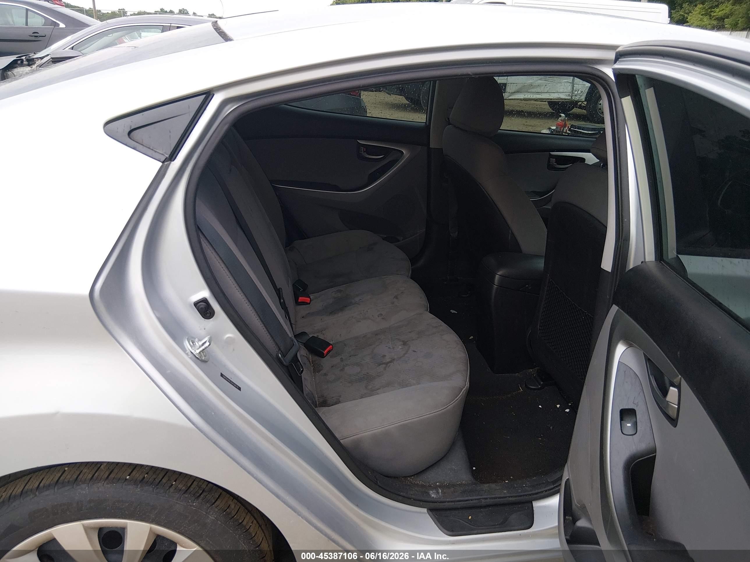 2012 Hyundai Elantra Gls Silver vin: 5NPDH4AE3CH138179