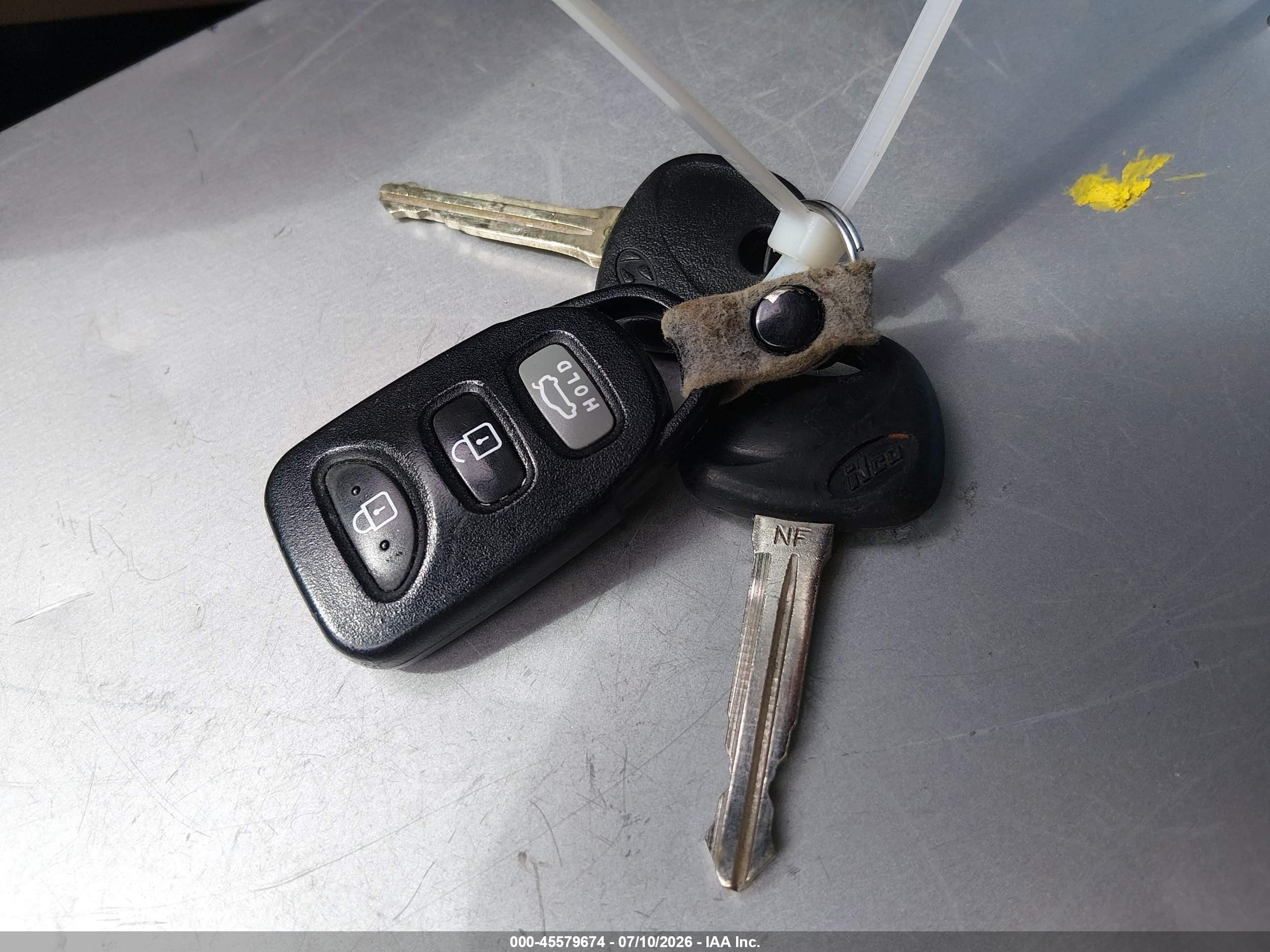 2012 Hyundai Elantra Gls Silver vin: 5NPDH4AE3CH142152