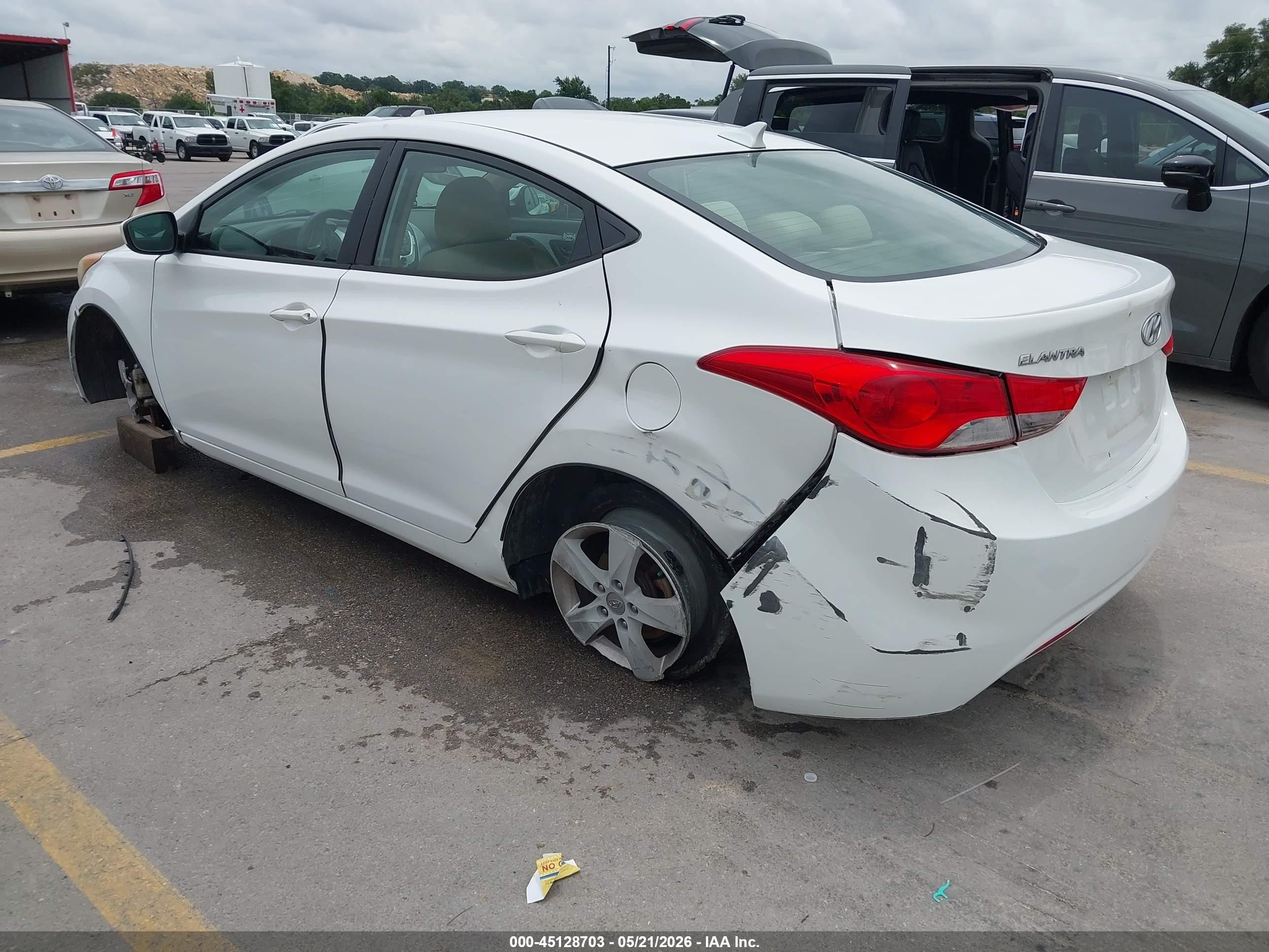 2012 Hyundai Elantra Gls White vin: 5NPDH4AE3CH149148