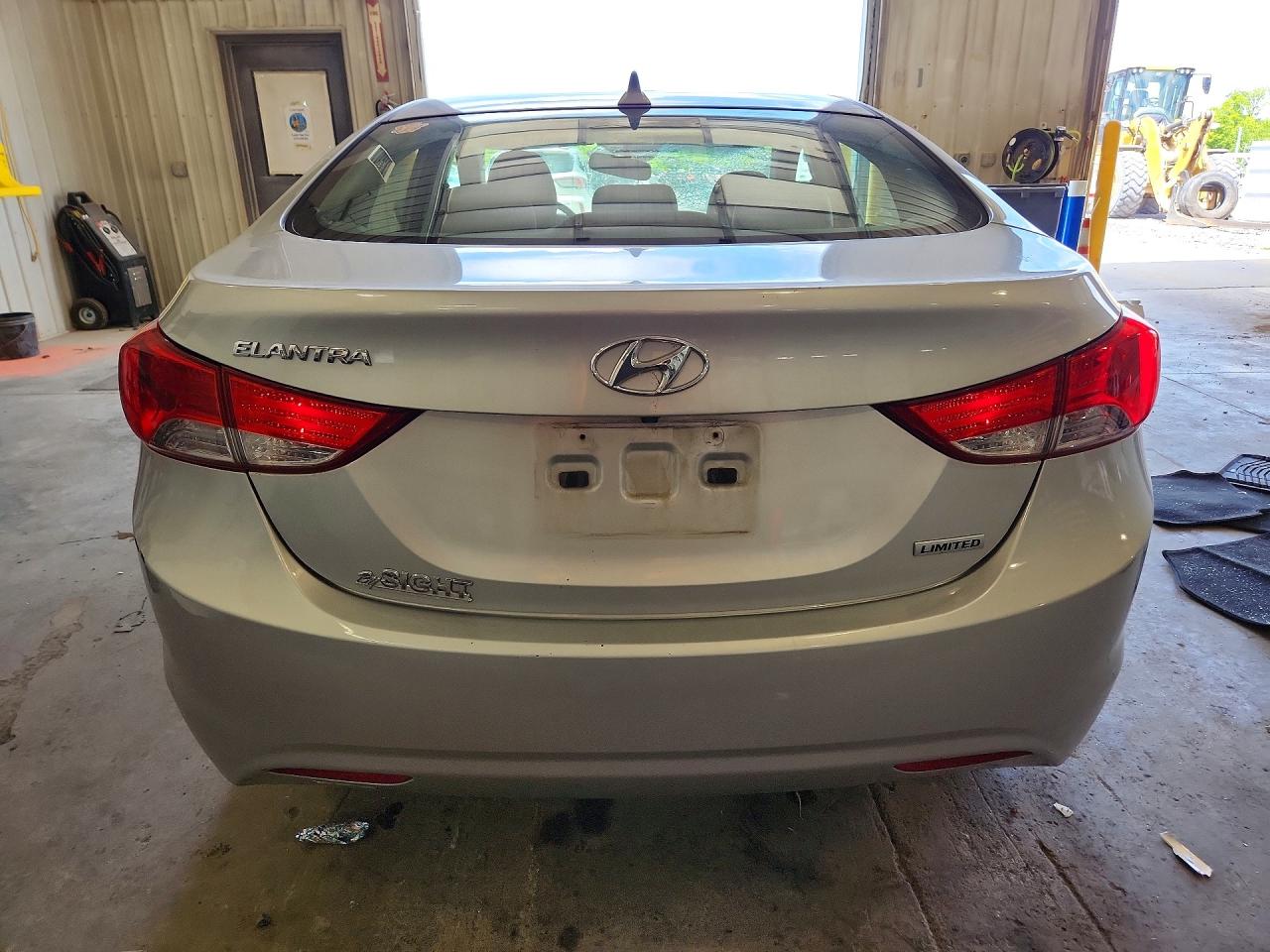 2012 Hyundai Elantra Limited Серебряный vin: 5NPDH4AE3CH149991