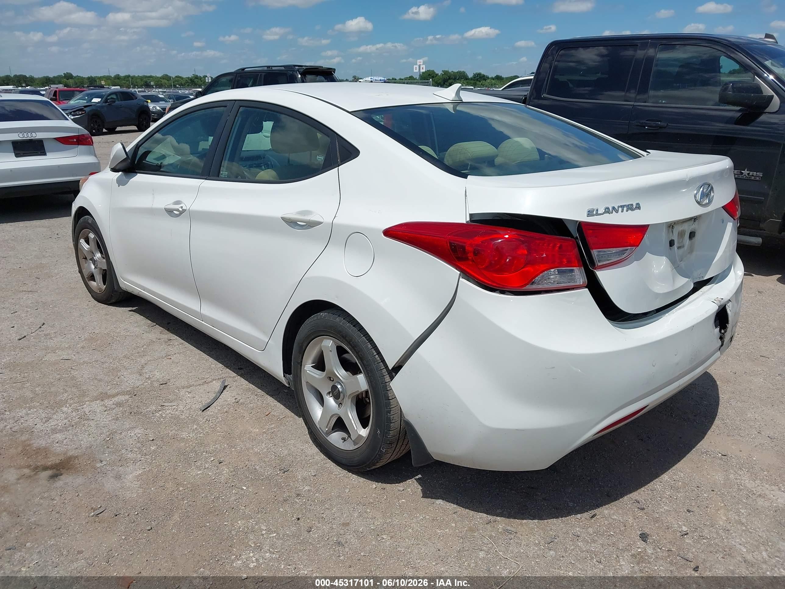 2013 Hyundai Elantra Gls White vin: 5NPDH4AE3DH163178