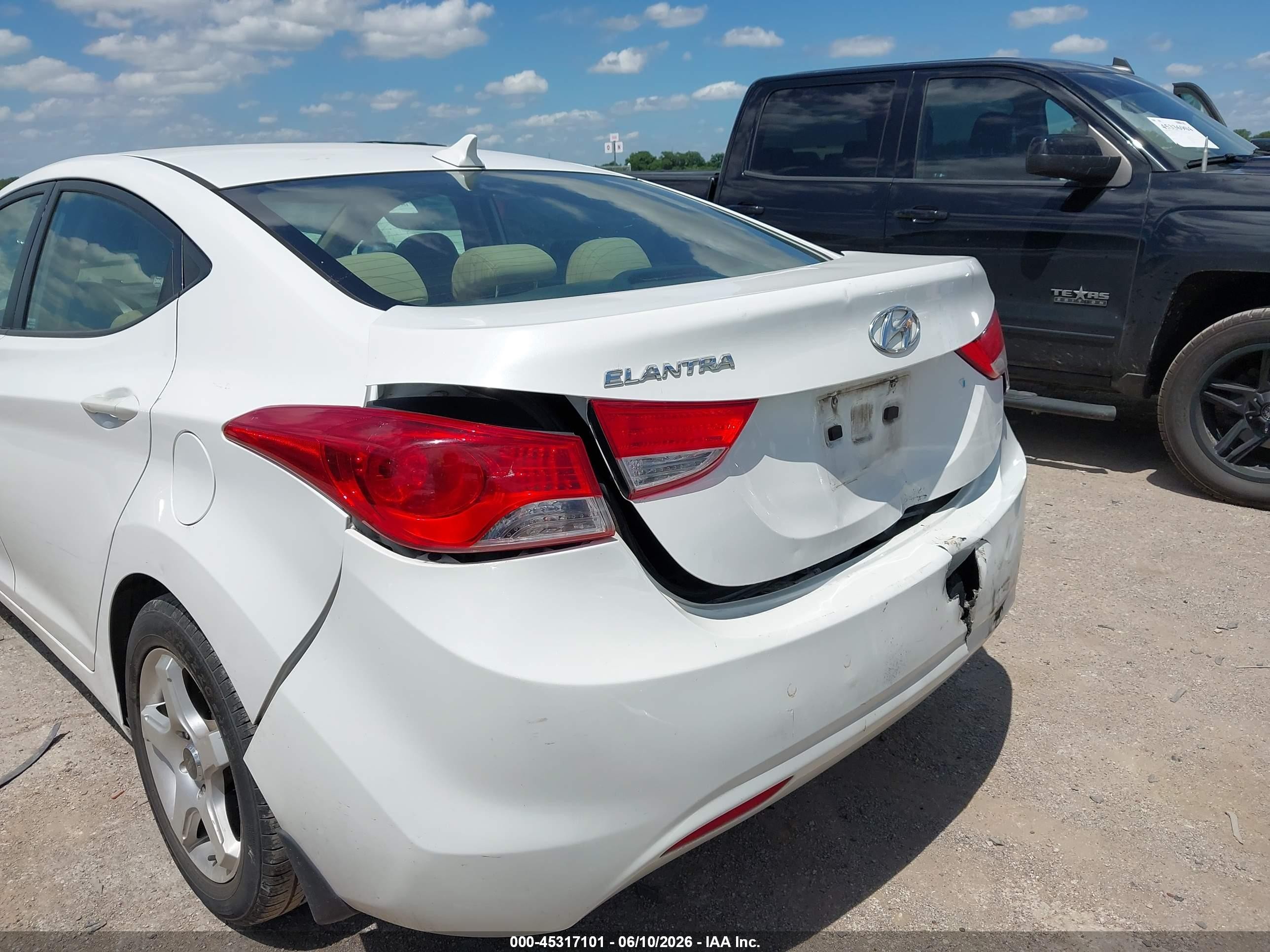 2013 Hyundai Elantra Gls White vin: 5NPDH4AE3DH163178