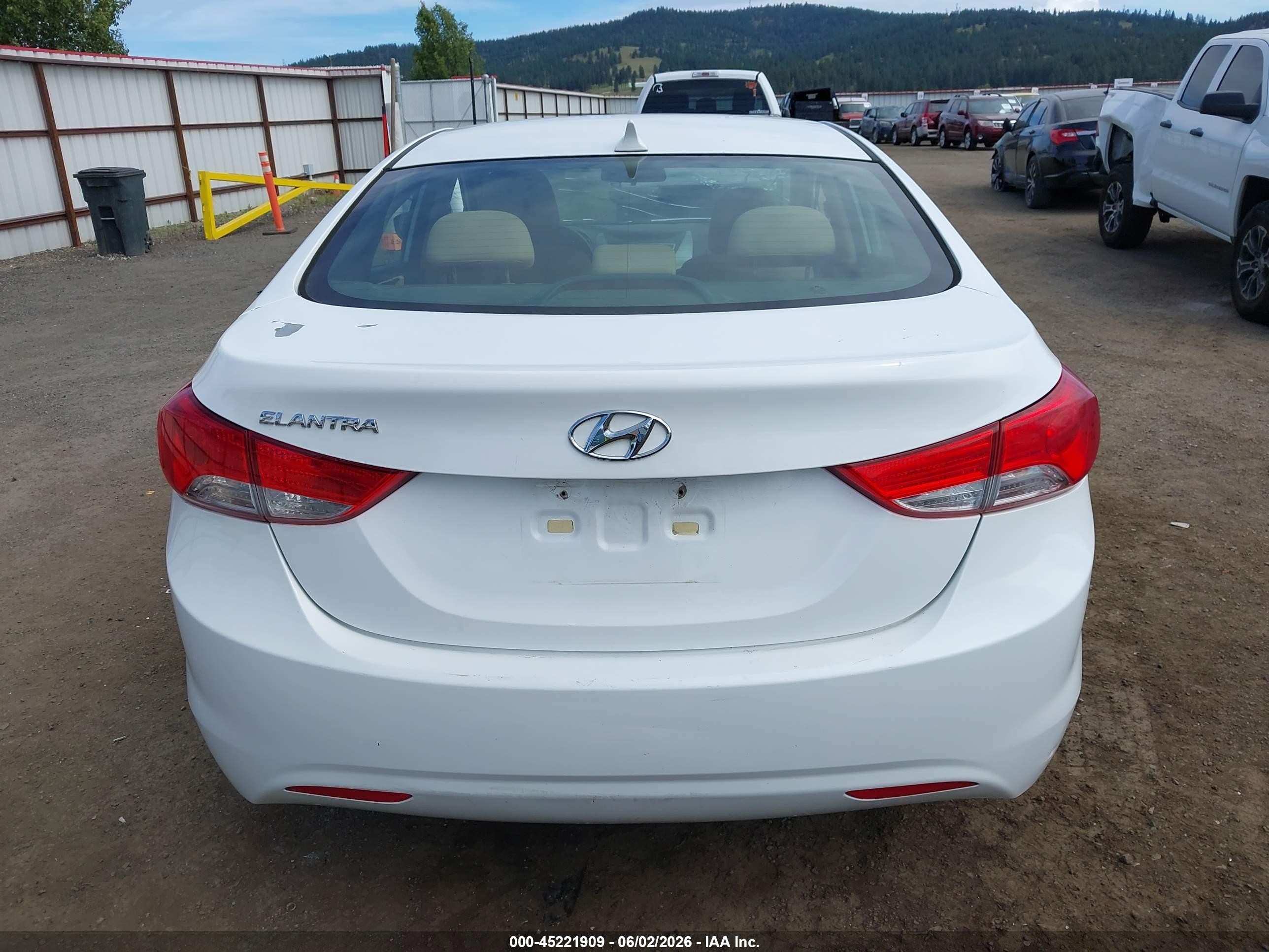 2013 Hyundai Elantra Gls White vin: 5NPDH4AE3DH335001