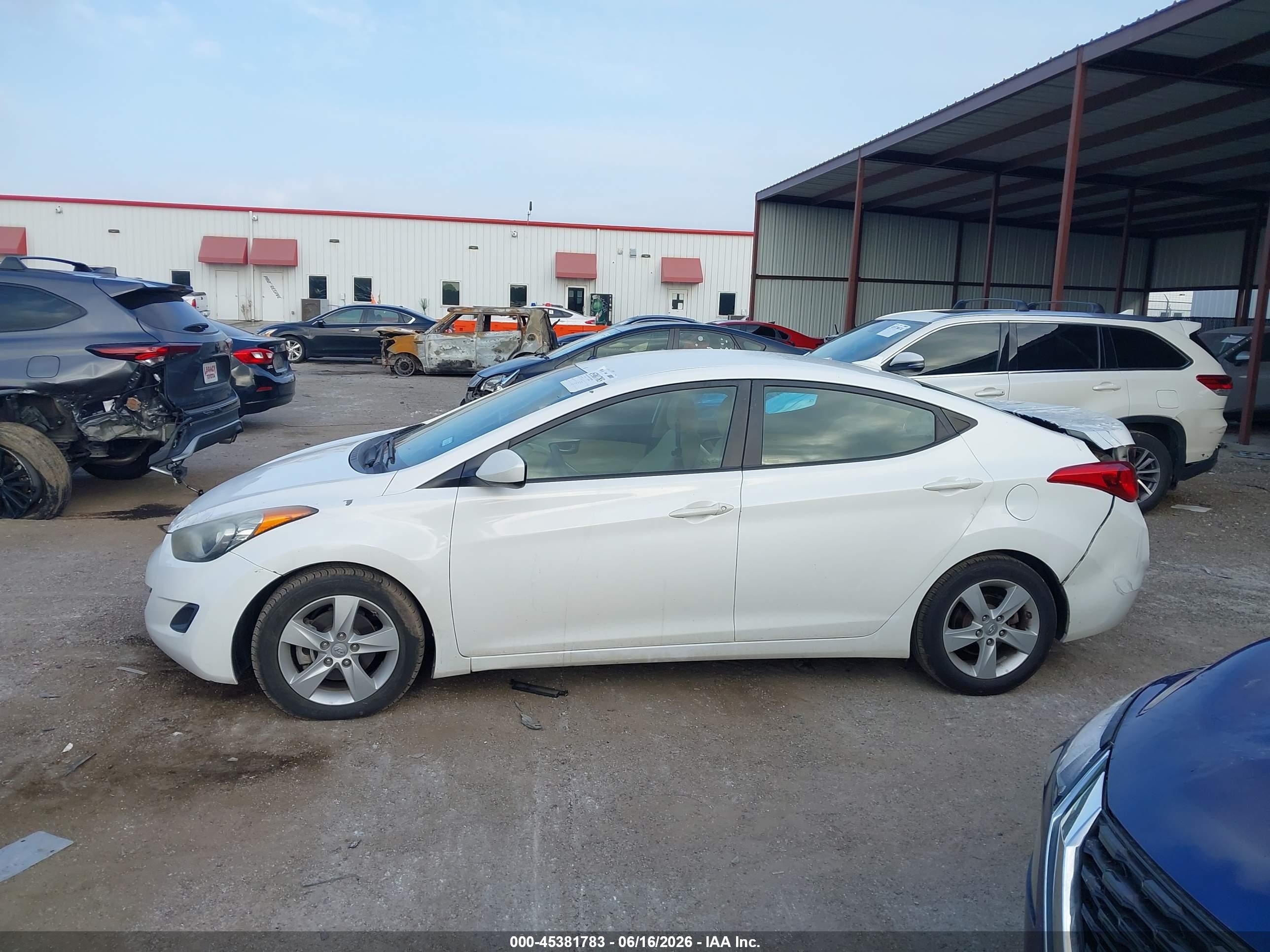 2013 Hyundai Elantra Gls White vin: 5NPDH4AE3DH360027