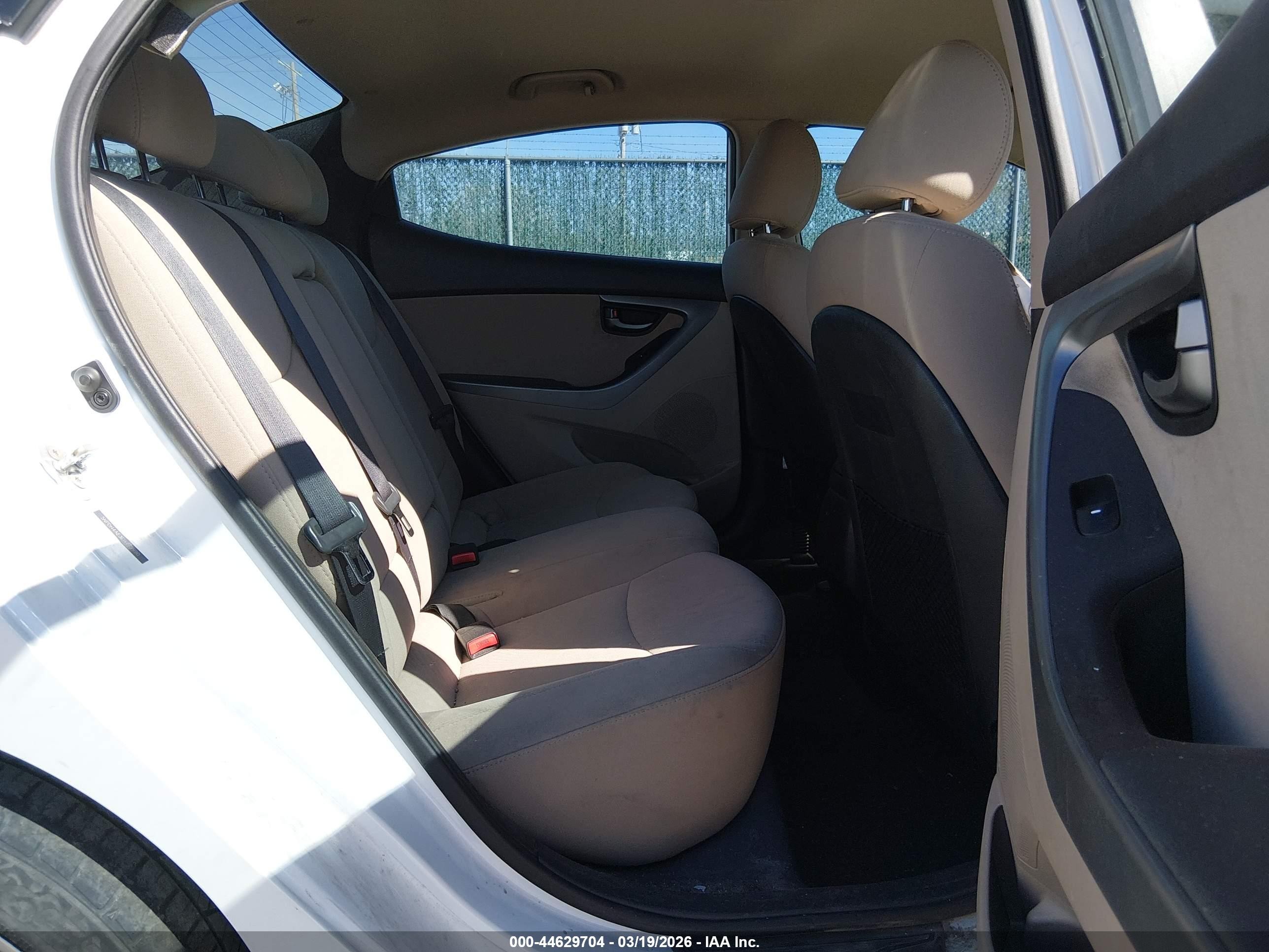 2014 Hyundai Elantra Se White vin: 5NPDH4AE3EH479990