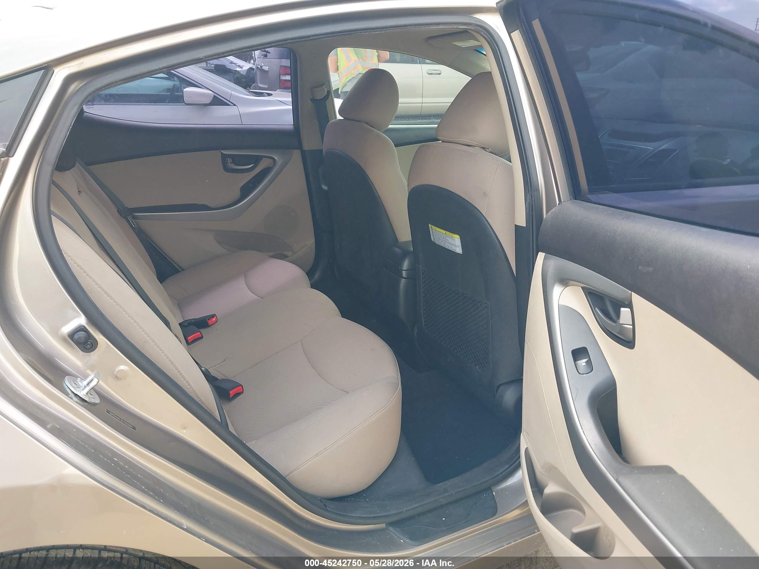 2014 Hyundai Elantra Se Beige vin: 5NPDH4AE3EH504905