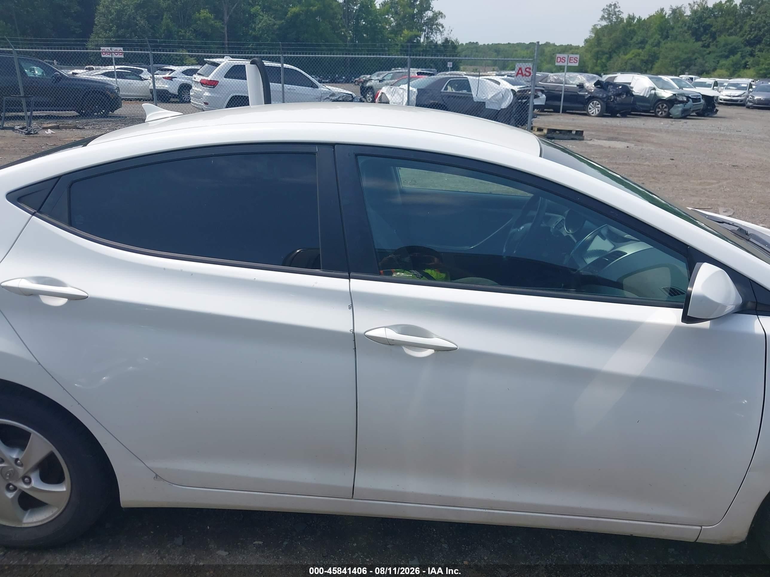 2014 Hyundai Elantra Se White vin: 5NPDH4AE3EH525785