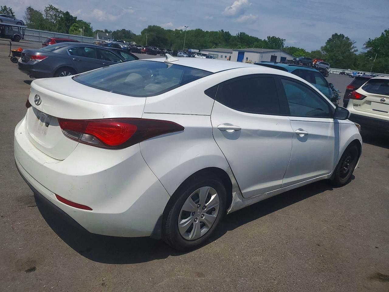 2016 Hyundai Elantra Se White vin: 5NPDH4AE3GH760433