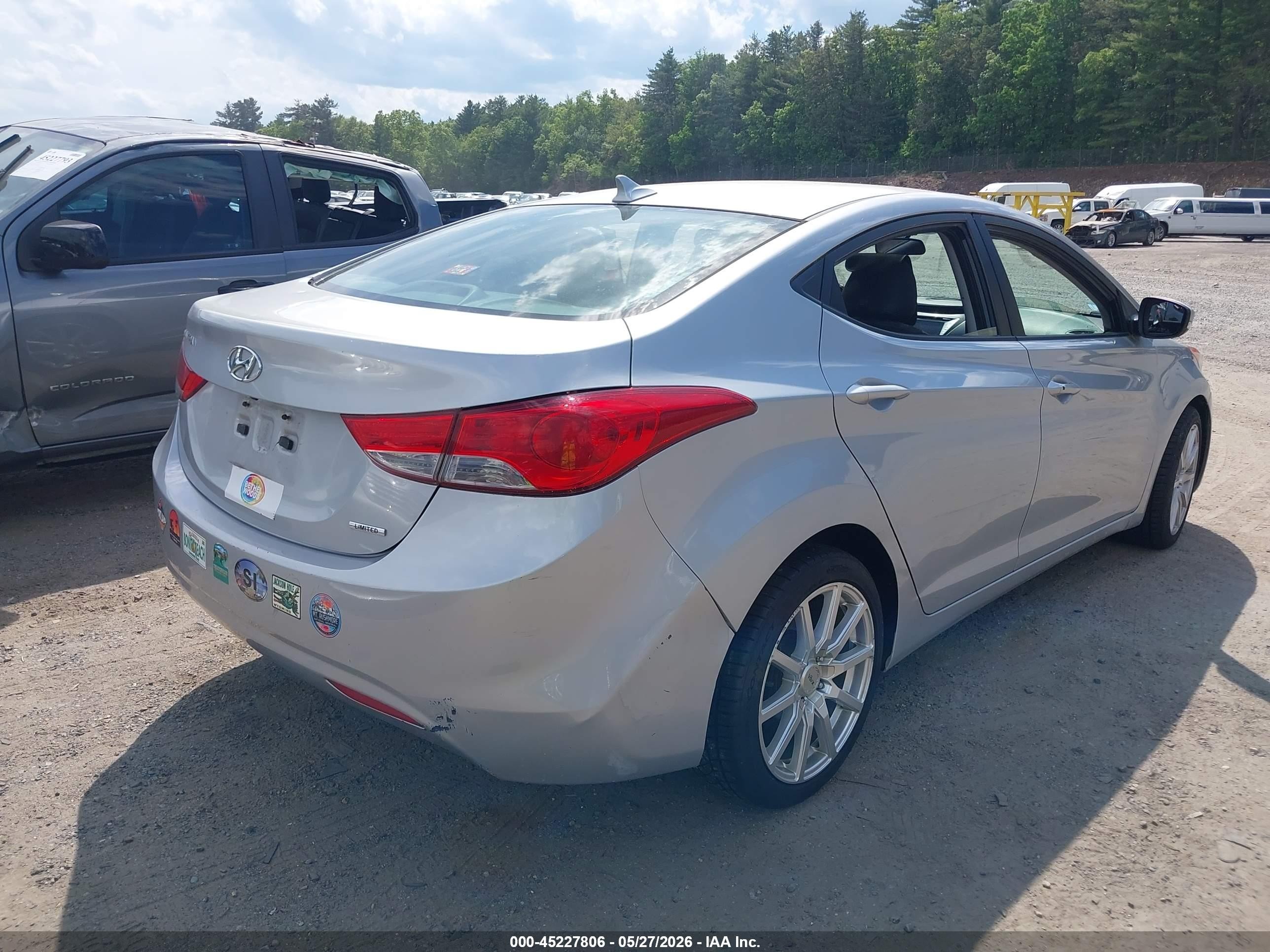 2011 Hyundai Elantra Limited Silver vin: 5NPDH4AE4BH049364