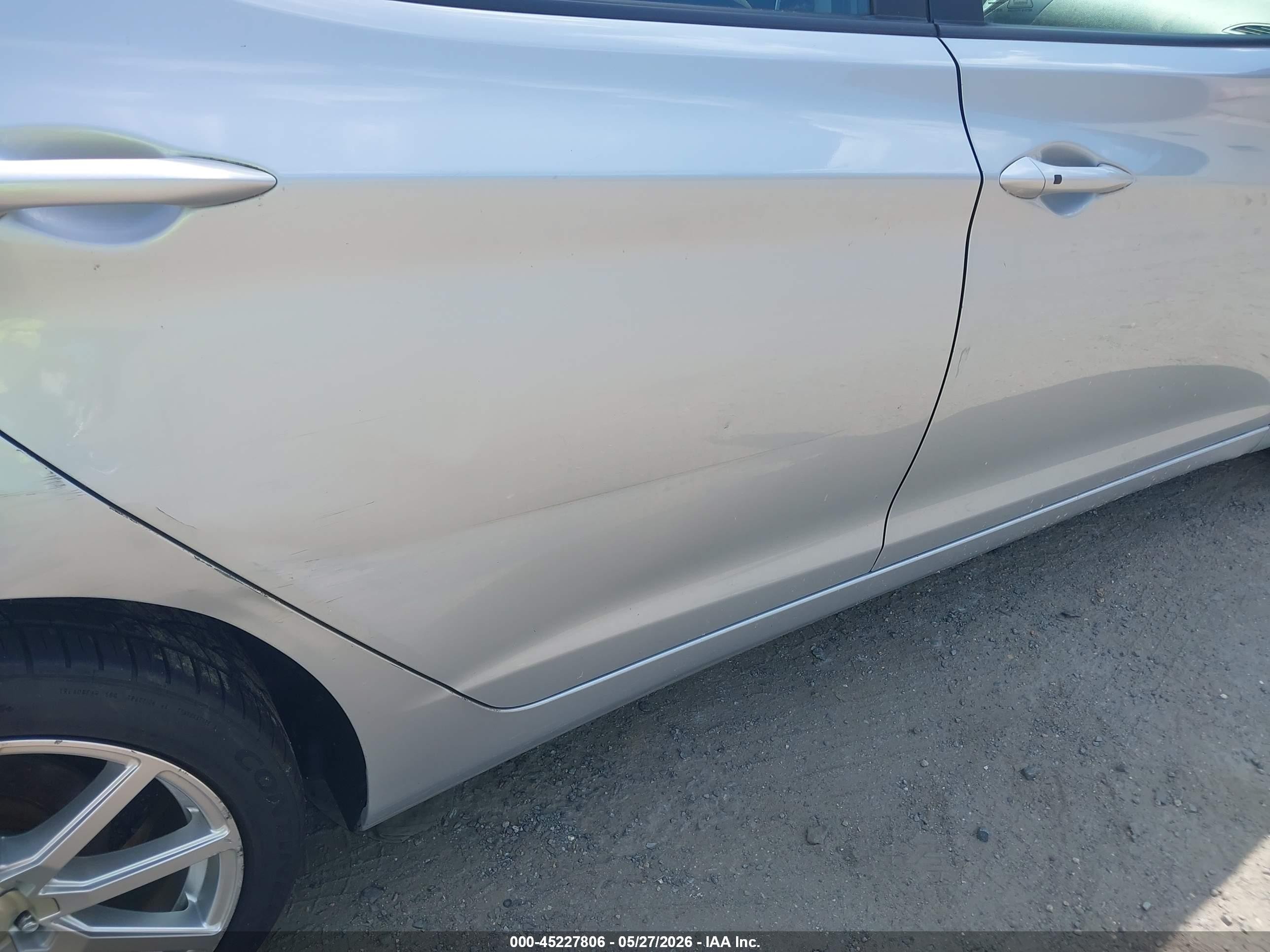 2011 Hyundai Elantra Limited Silver vin: 5NPDH4AE4BH049364