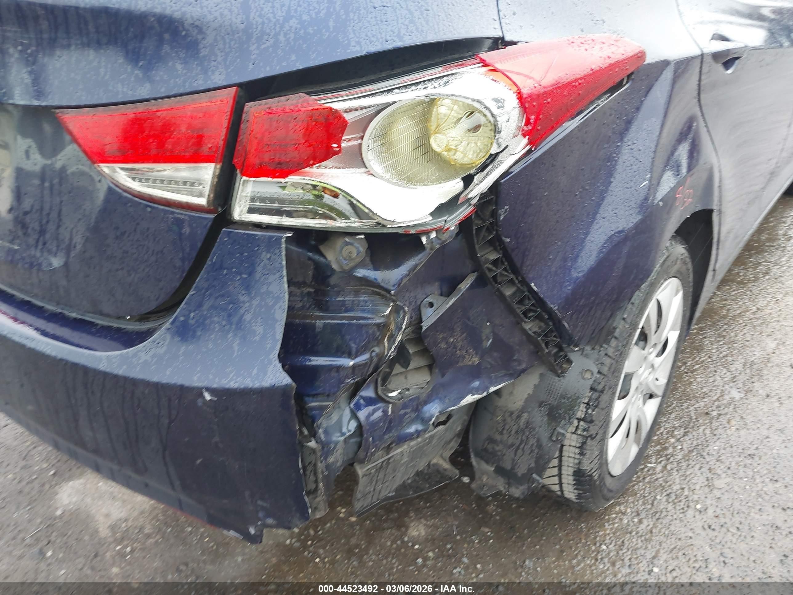 2011 Hyundai Elantra Gls Blue vin: 5NPDH4AE4BH060977